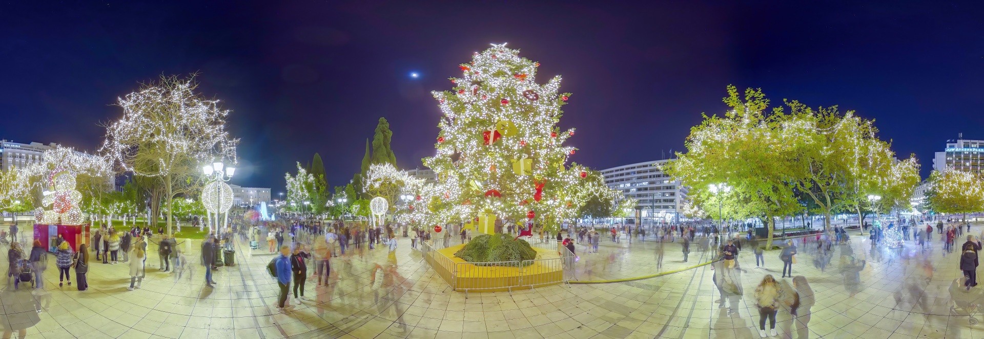 Virtual Tour Χριστούγεννα στην Αθήνα: Η νέα πλατφόρμα εικονικής περιήγησης στους στολισμένους δρόμους της πόλης με σφαιρικές φωτογραφίες 360 μοιρών, από την ATHENS VOICE και τη VR360.