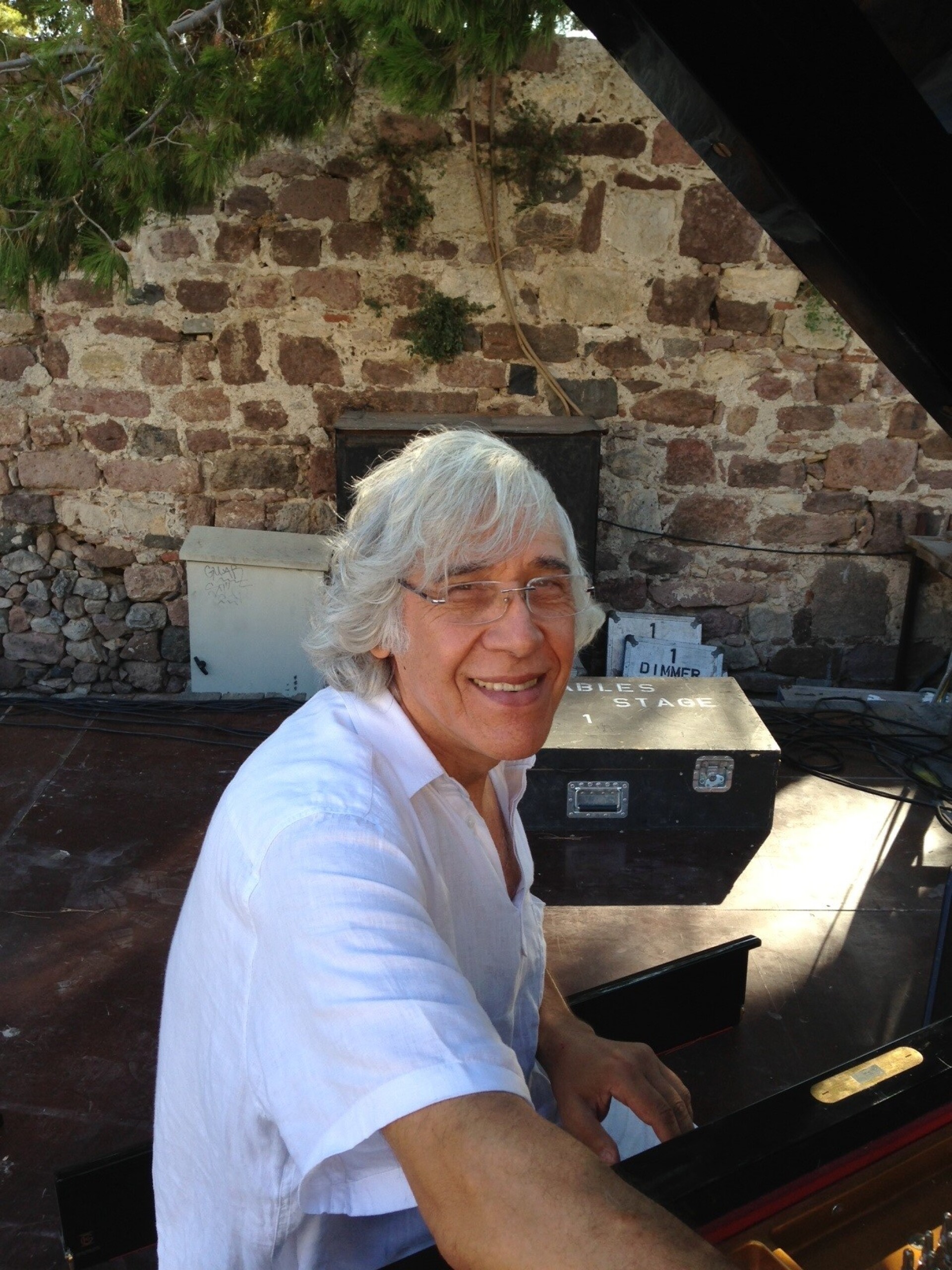 Ο Γιάννης Καρύδας παραδίδει μαθήματα ανατομίας πιάνων στο Μέγαρο Μουσικής