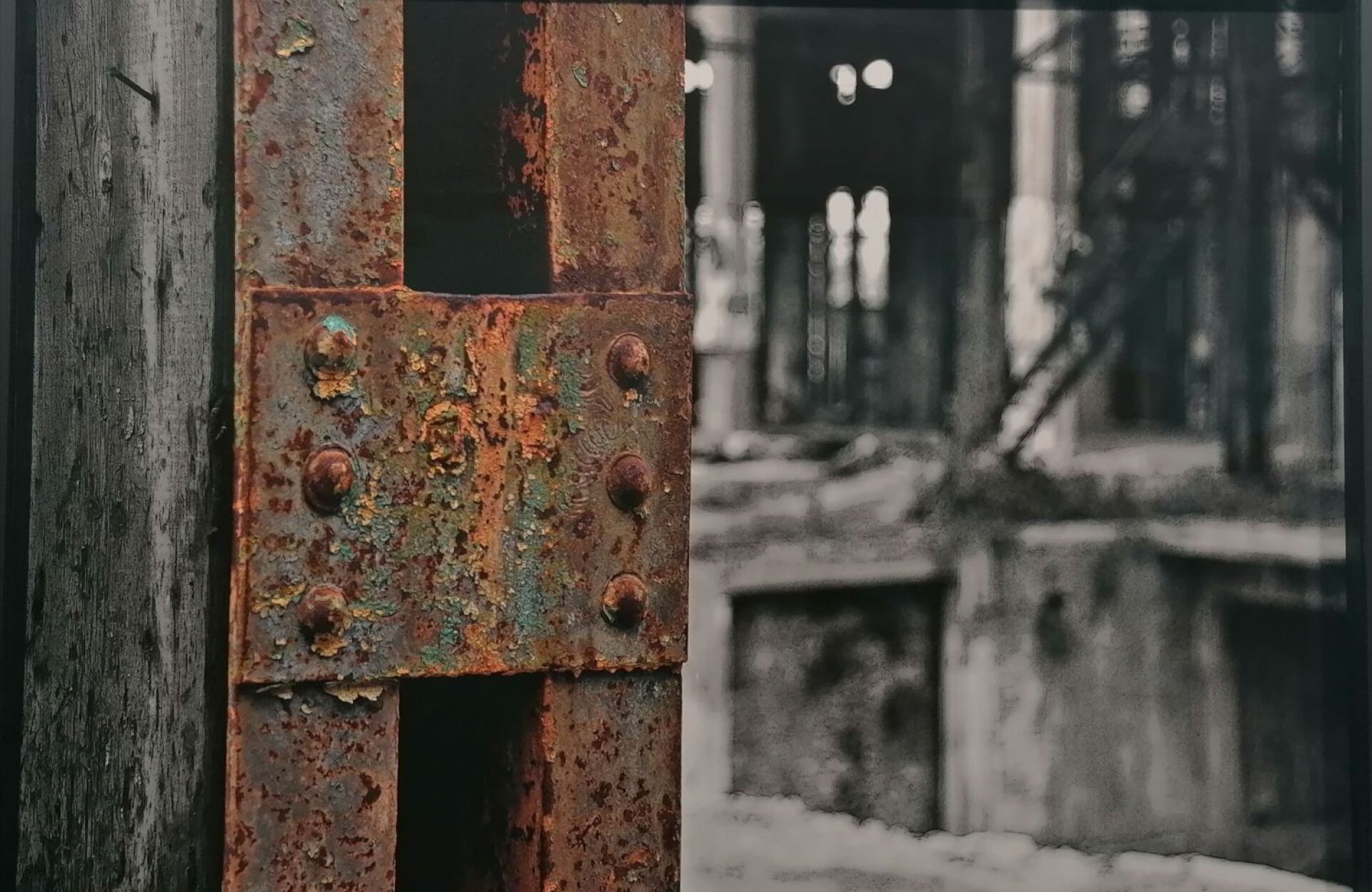 Νίκος Λεοντόπουλος: φωτογραφική έκθεση «στο περιθ[Ο]ριο» στον Εικαστικό Κύκλο ΔΛ