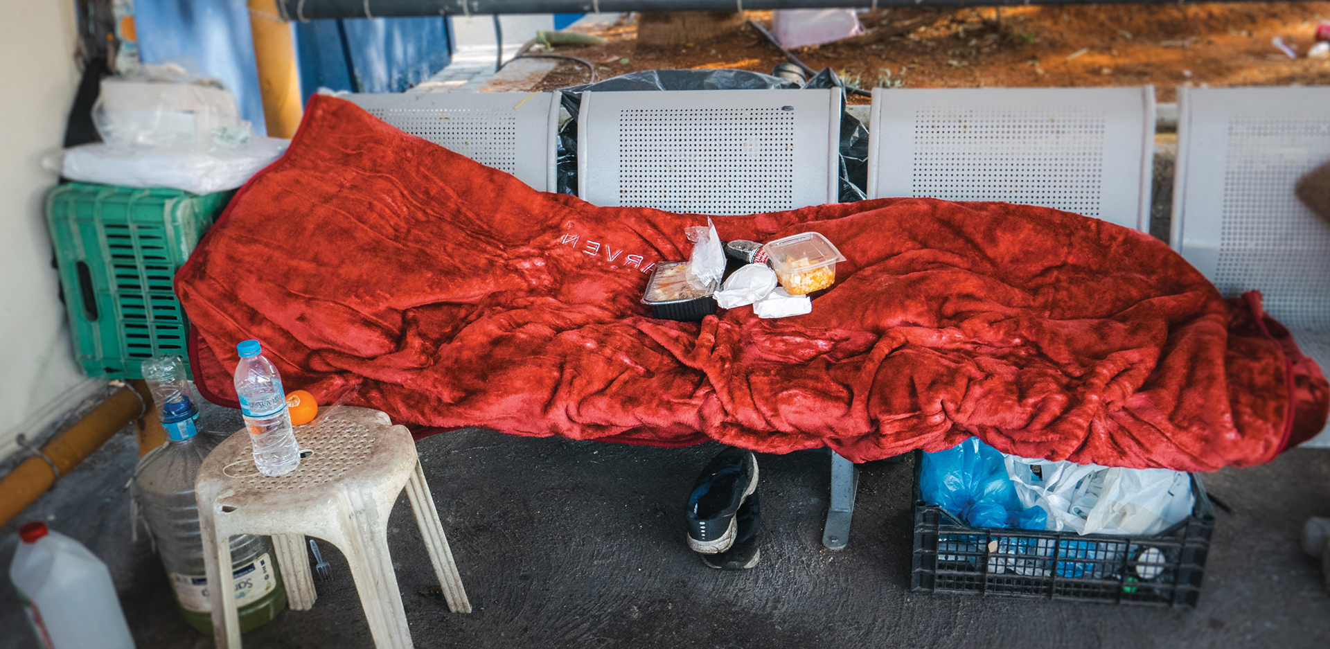 Οδοιπορικό στην αθέατη πλευρά της πόλης με τον Γιώργο Σταμάτη