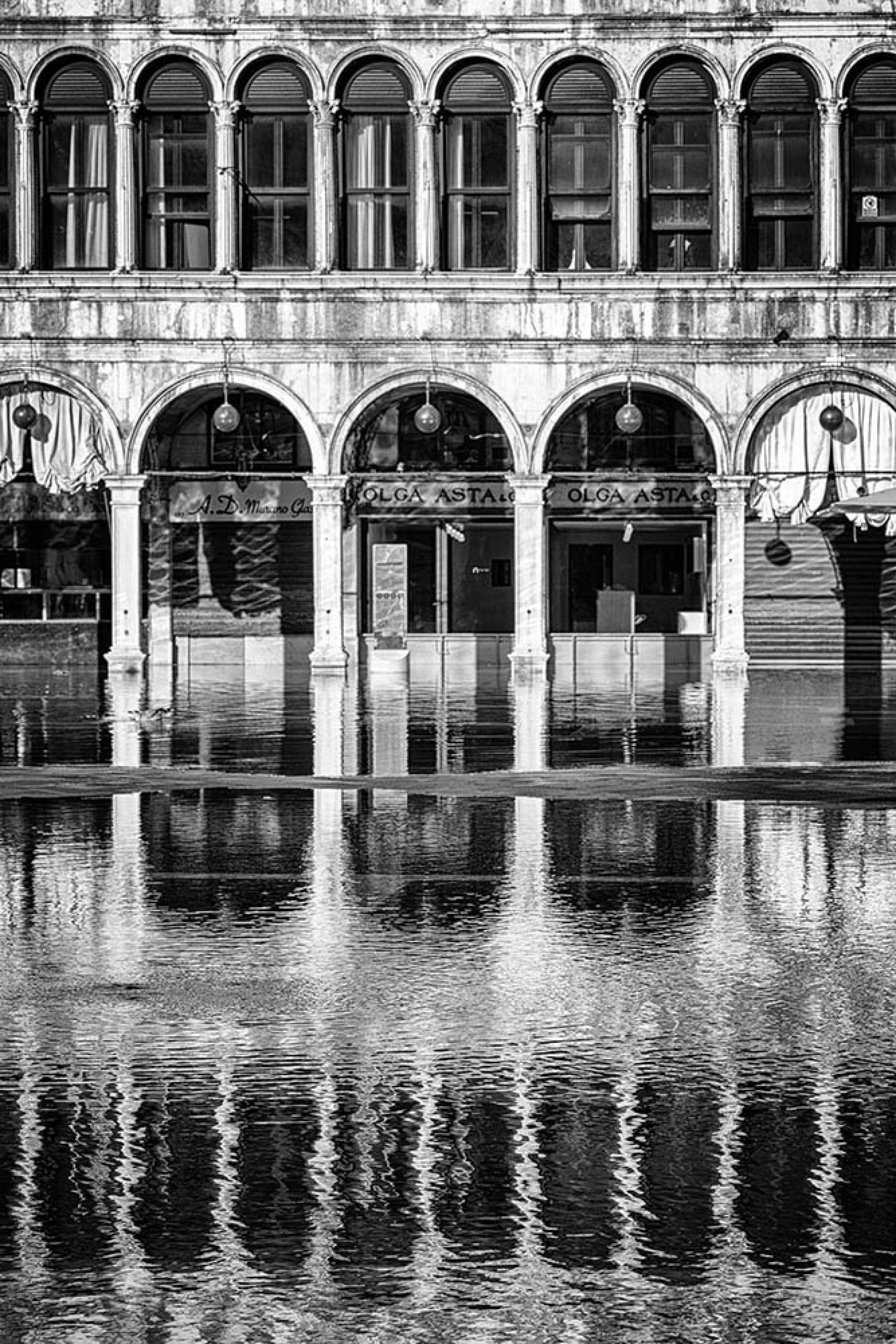 Φωτογραφία από την έκθεση Regards Vénitiens του Νίκου Αλιάγα.