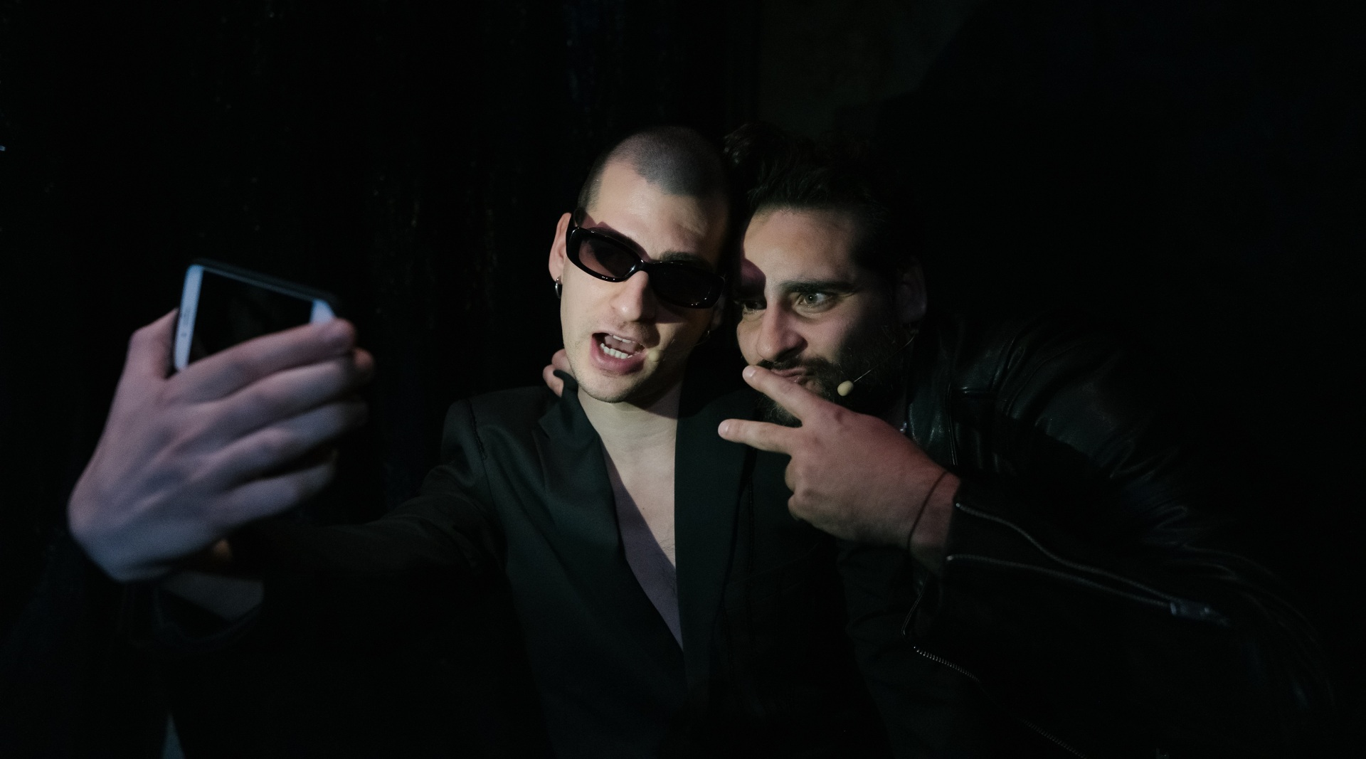 «Πεταλούδες στο στομάχι»: σκηνή από τον παράσταση