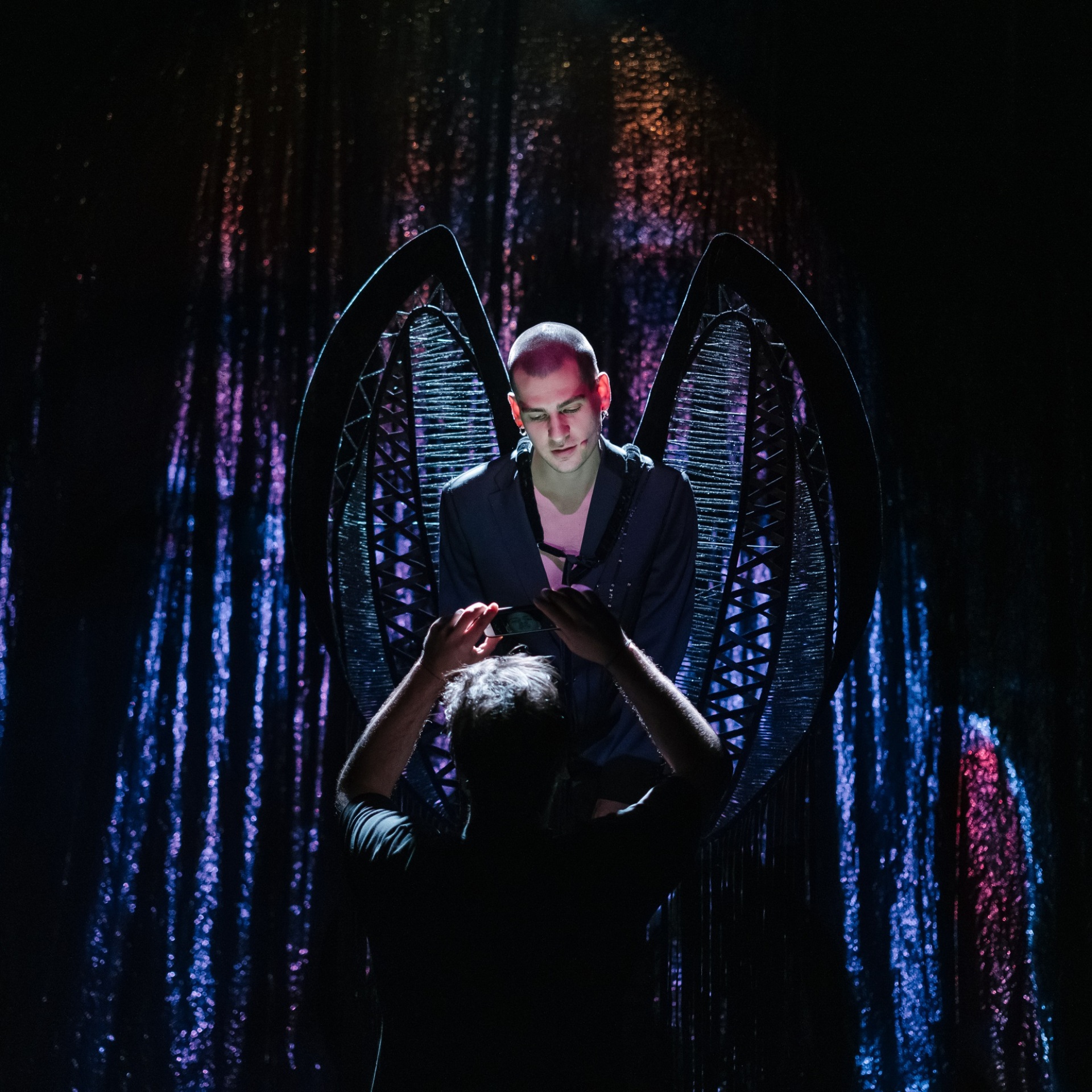 Σκηνή από την παράσταση «Πεταλούδες στο στομάχι» σε σκηνοθεσία Κωνσταντίνου Ρήγου