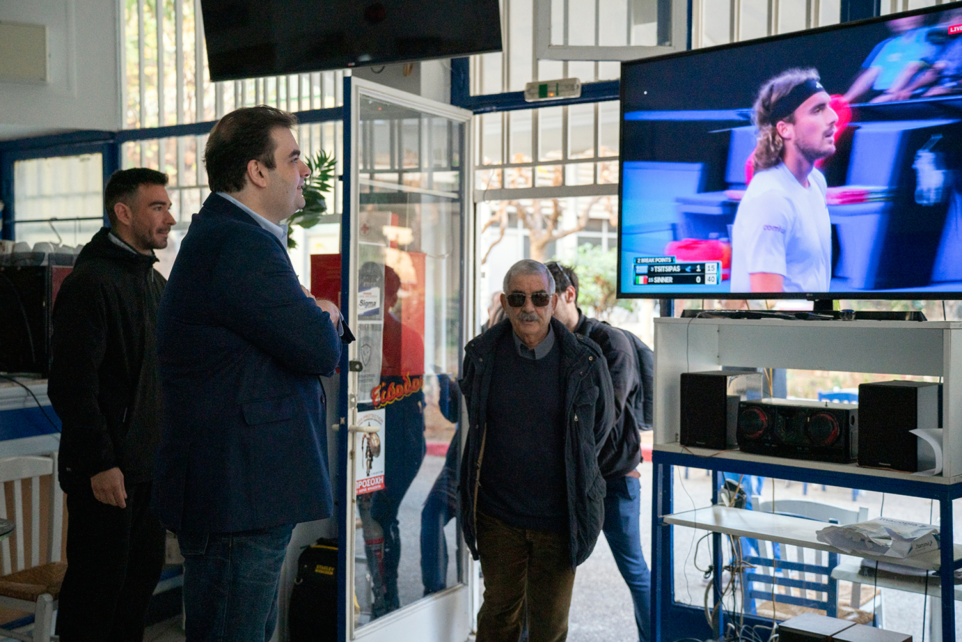 Μια βόλτα με τον Κυριάκο Πιερρακάκη από τα Κάτω Πατήσια στο μέλλον