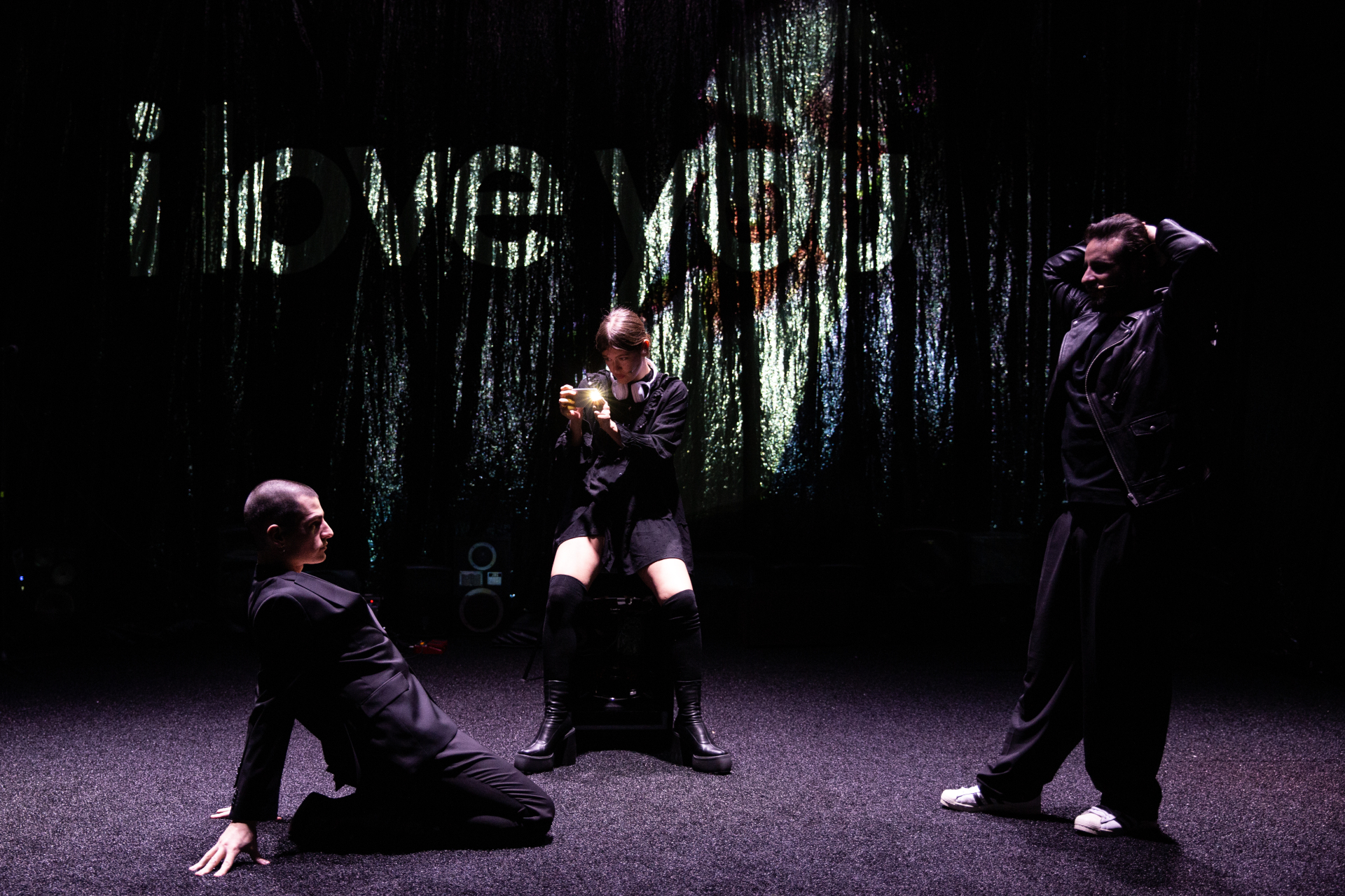 Σκηνή από την παράσταση «Πεταλούδες στο στομάχι»