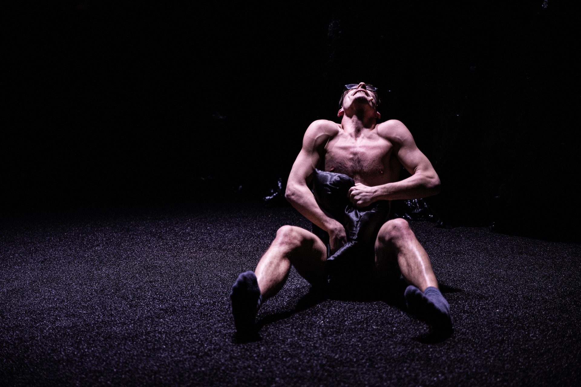 «Πεταλούδες στο στομάχι»: ο Αλέξανδρος Βαρδαξόγλου υποδύεται τον Άλεξ