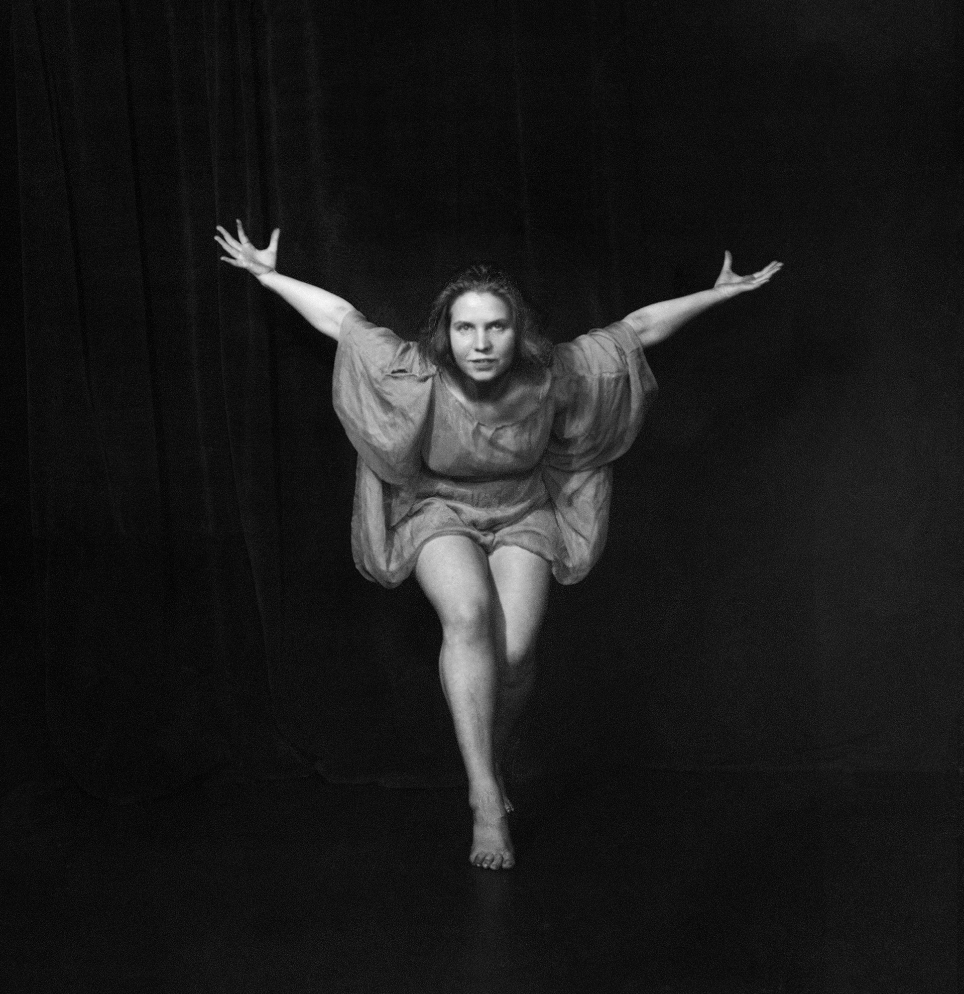 Nelly’s: Η χορεύτρια Maina Claes στο στούντιο του Franz Fiedler, 1922-23