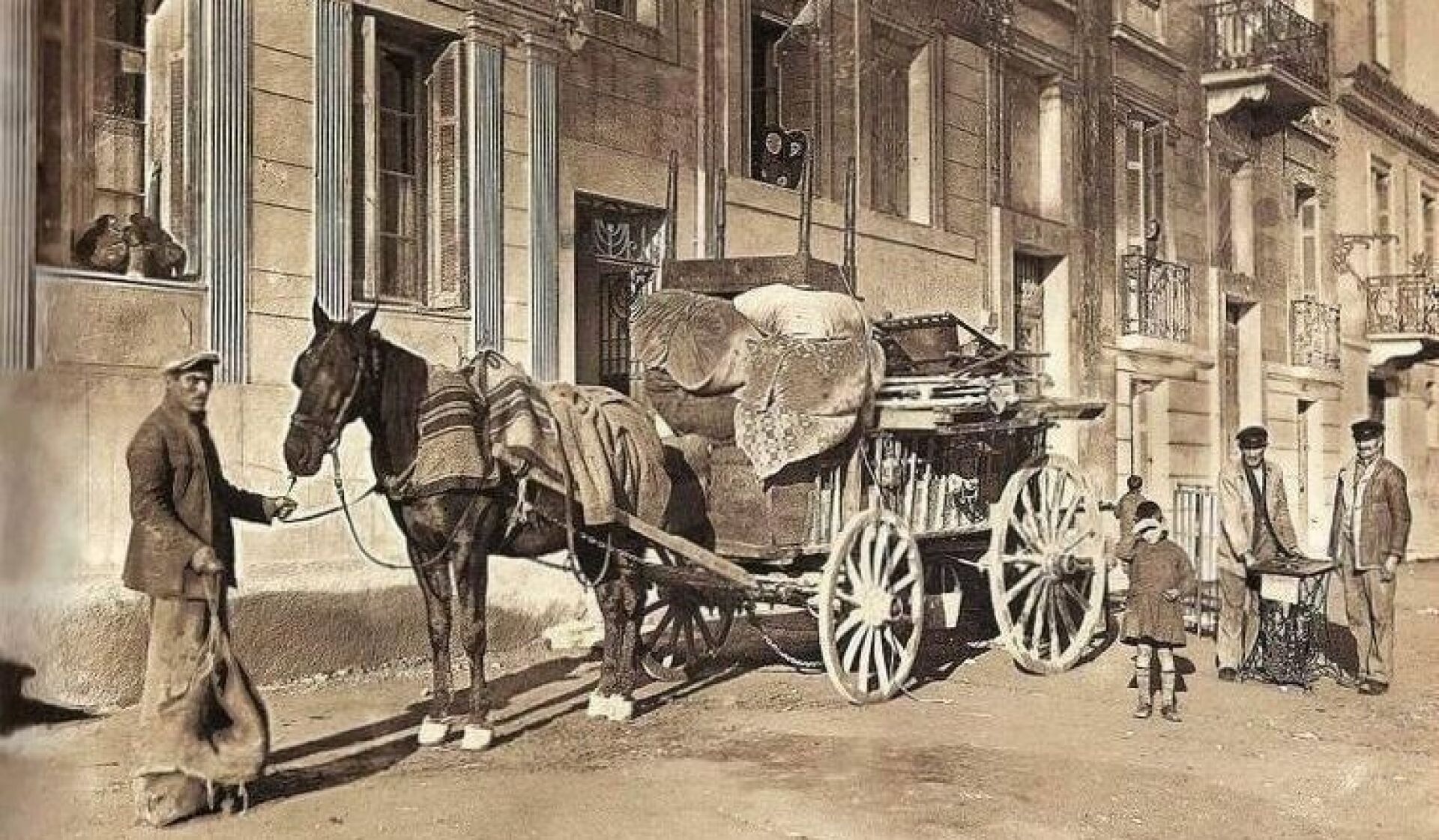 Μια οικογένεια μετακομίζει στην ξενοκράτους τη δεκαετία του '30