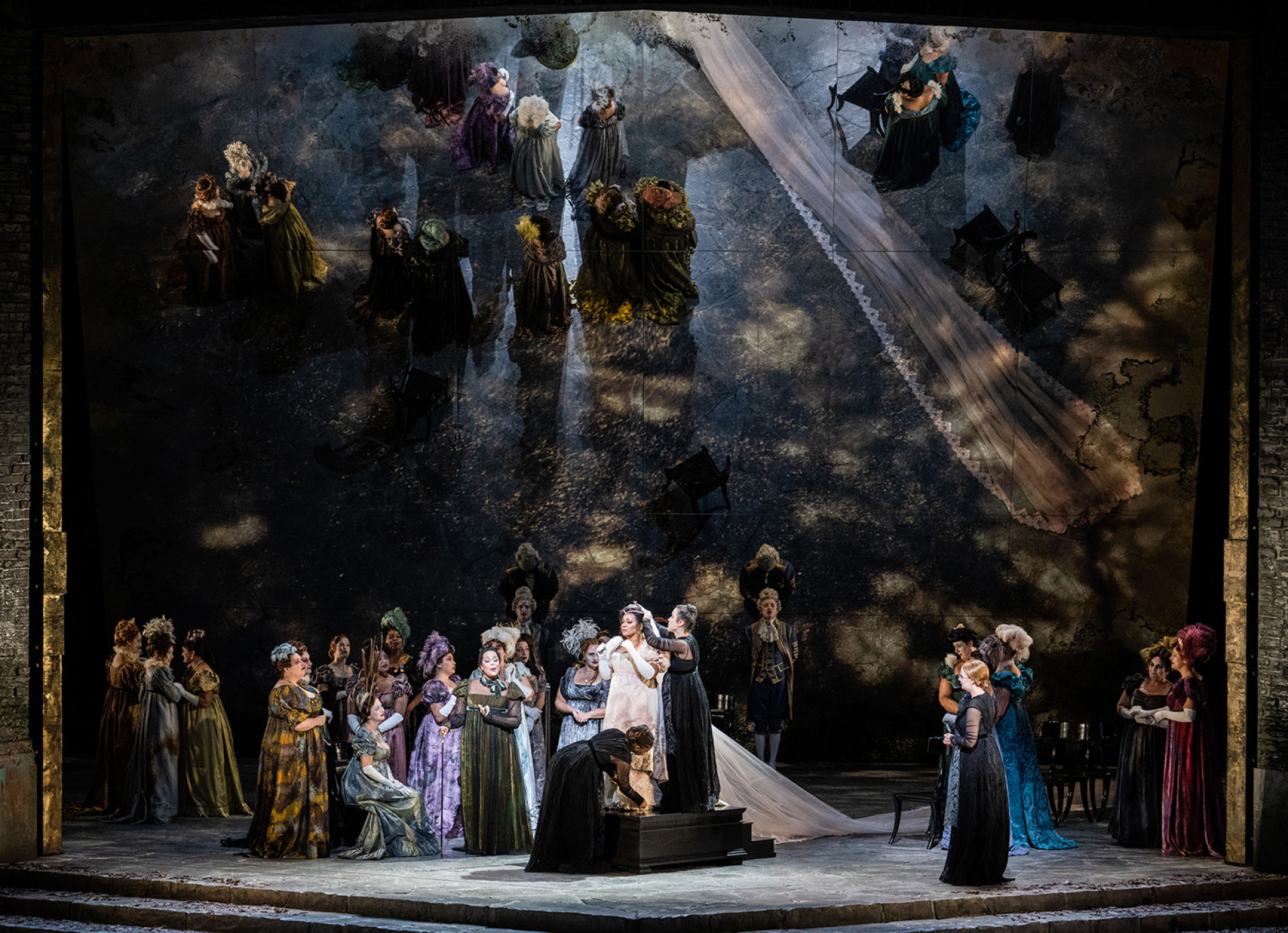 Στιγμιότυπο από την "Μήδεια" του Κερουμπίνι σε σκηνοθεσία σερ Ντέιβιντ ΜακΒίκαρ © Marty Sohl/Metropolitan Opera