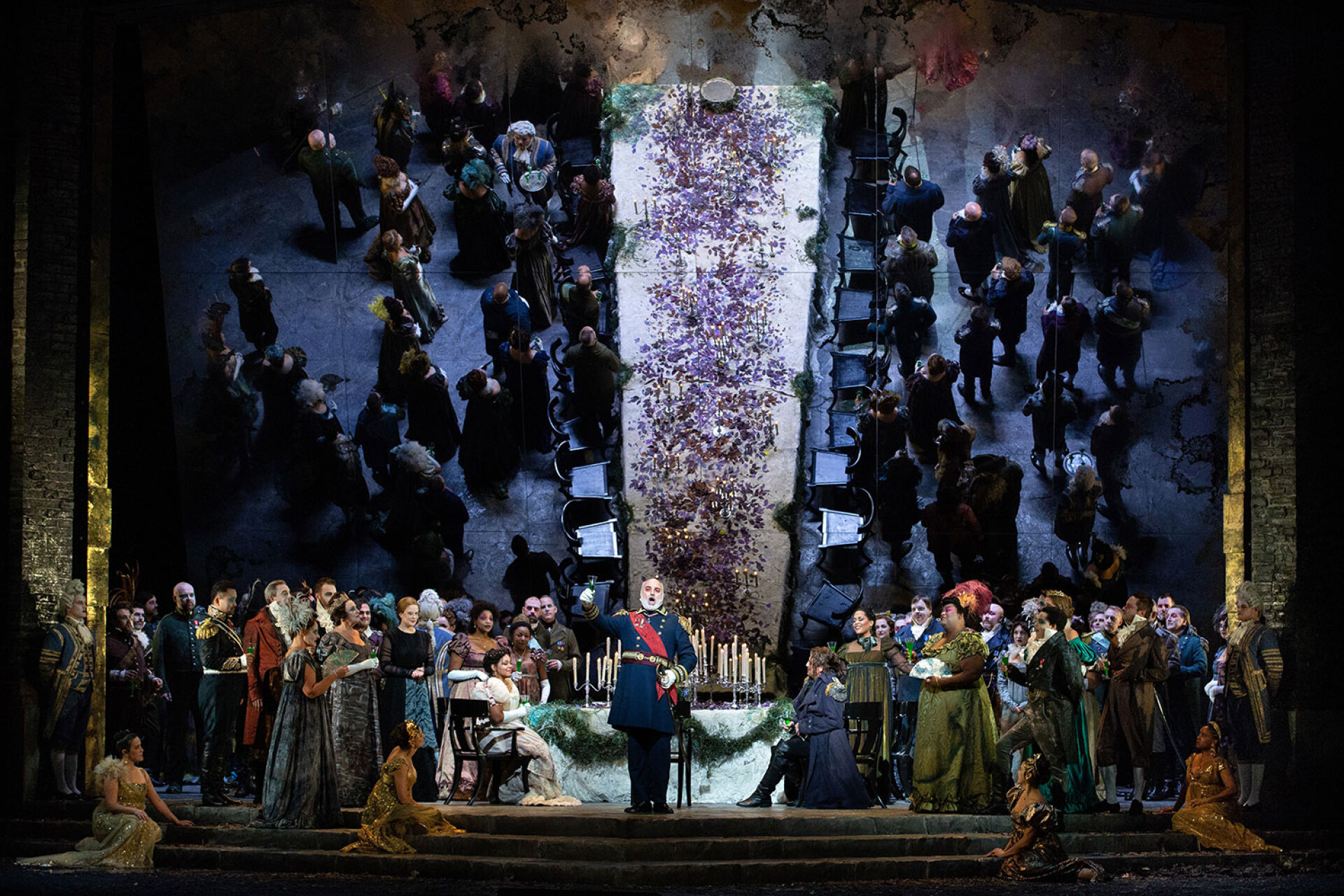 Στιγμιότυπο από την "Μήδεια" του Κερουμπίνι σε σκηνοθεσία σερ Ντέιβιντ ΜακΒίκαρ © Marty Sohl/Metropolitan Opera