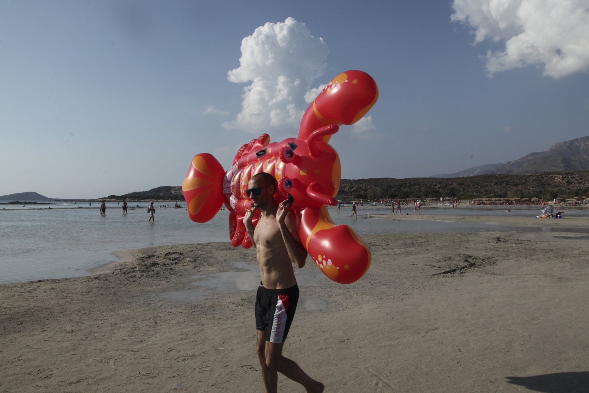 Μια συναρπαστική περιήγηση στα ελληνικά νησιά και σε 25 ξεχωριστούς τουριστικούς προορισμούς της χώρας μας, μέσα από το πρίσμα του National Geographic.