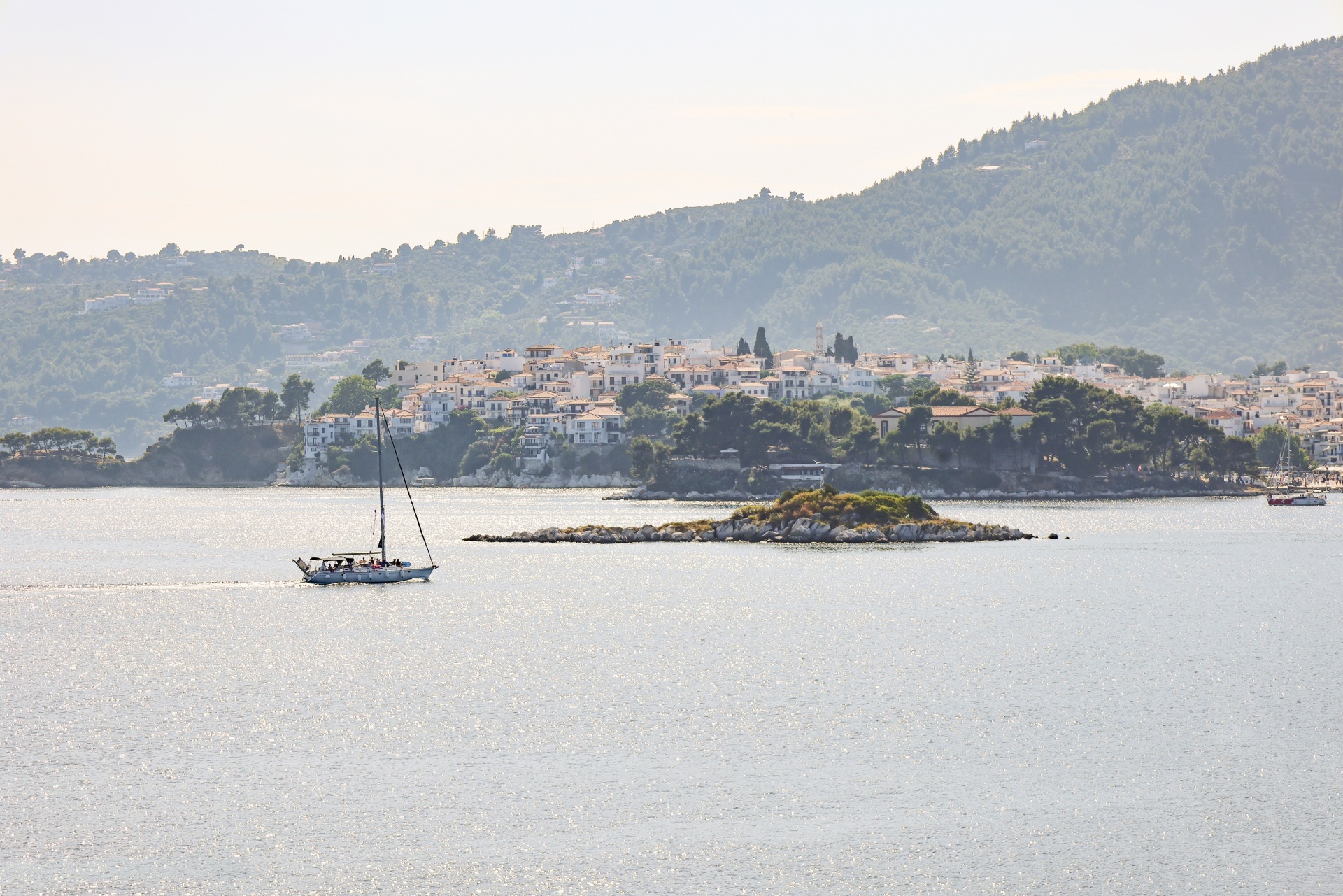 Μια θεαματική περιήγηση στα ελληνικά νησιά και σε 25 ξεχωριστούς τουριστικούς προορισμούς της χώρας μας, μέσα από το πρίσμα του National Geographic.