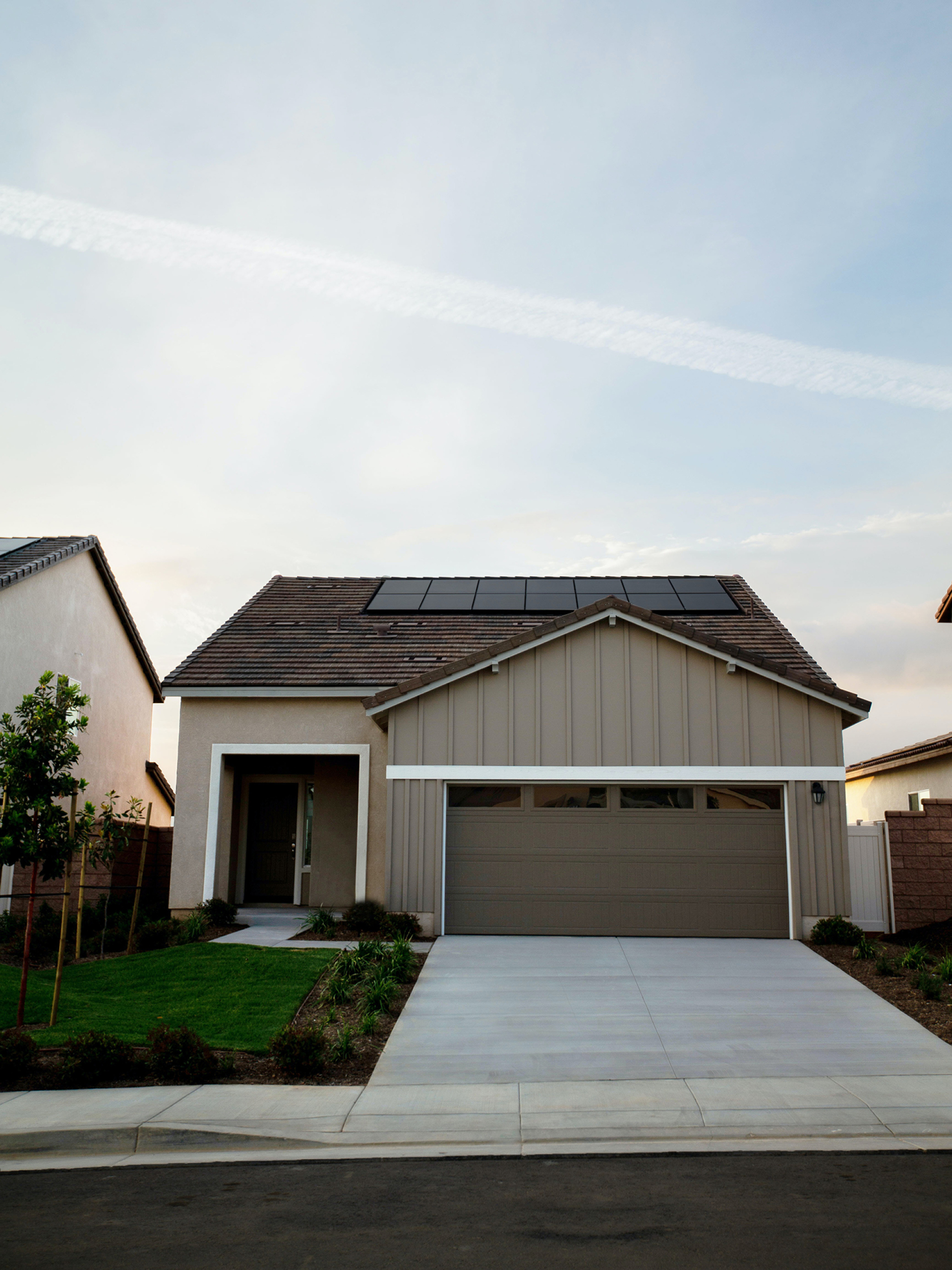 Οι ολοκληρωμένες λύσεις Φωτοβολταϊκών Συστημάτων της ΔΕΗ σας δίνουν τη δυνατότητα να παράγεται τη δική σας ενέργεια