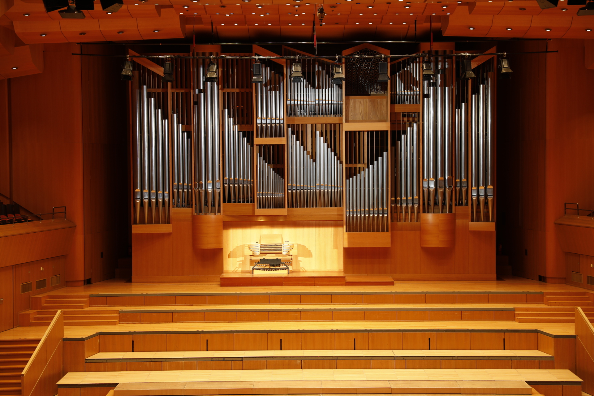 Το εκκλησιαστικό όργανο της Αίθουσας Χρήστος Λαμπράκης στο Μέγαρο Μουσικής Αθηνών 