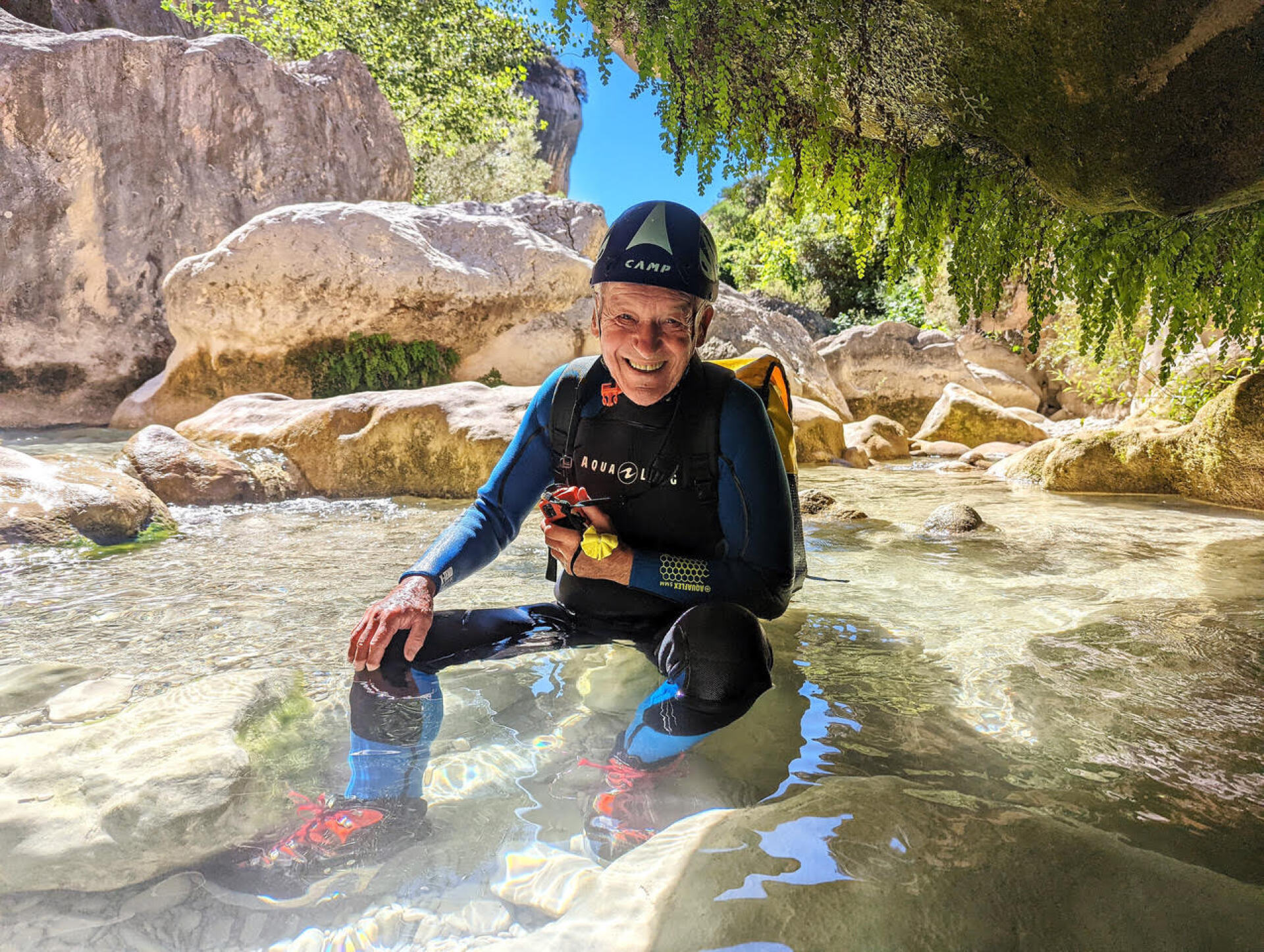 Ο 82χρονος Βόλφγκανγκ Στράιχερ, που έχει διασχίσει πάνω από 1000 φαράγγια ανά τον πλανήτη, έρχεται στην Ελλάδα για το Διεθνές Φεστιβάλ Canyoning.