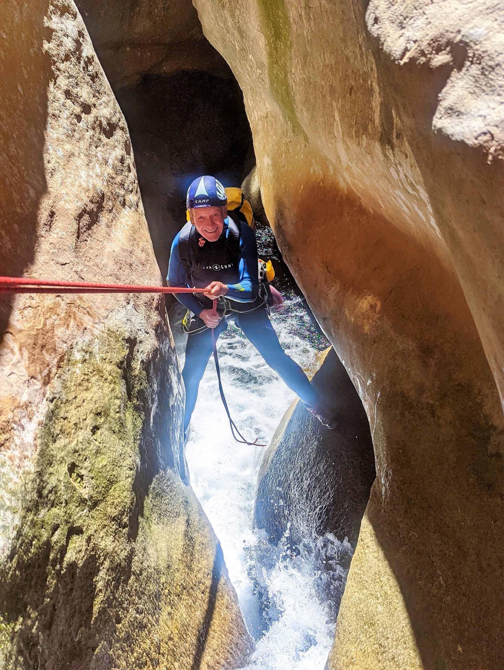Ο 82χρονος Βόλφγκανγκ Στράιχερ, που έχει διασχίσει πάνω από 1000 φαράγγια ανά τον πλανήτη, έρχεται στην Ελλάδα για το Διεθνές Φεστιβάλ Canyoning.
