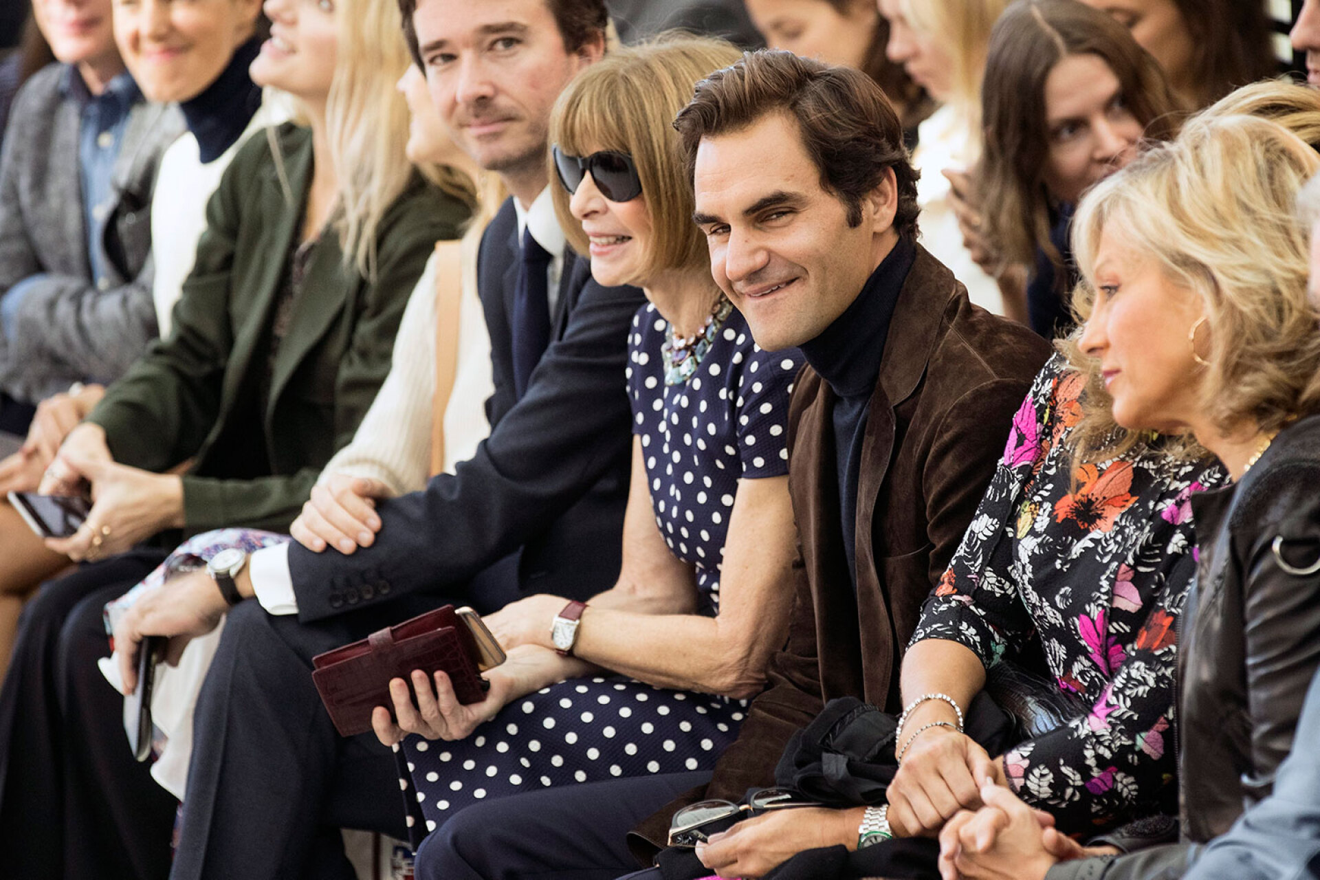 Η Anna Wintour δίπλα στον CEO της Berluti Antoine Arnault και τον Roger Federer.