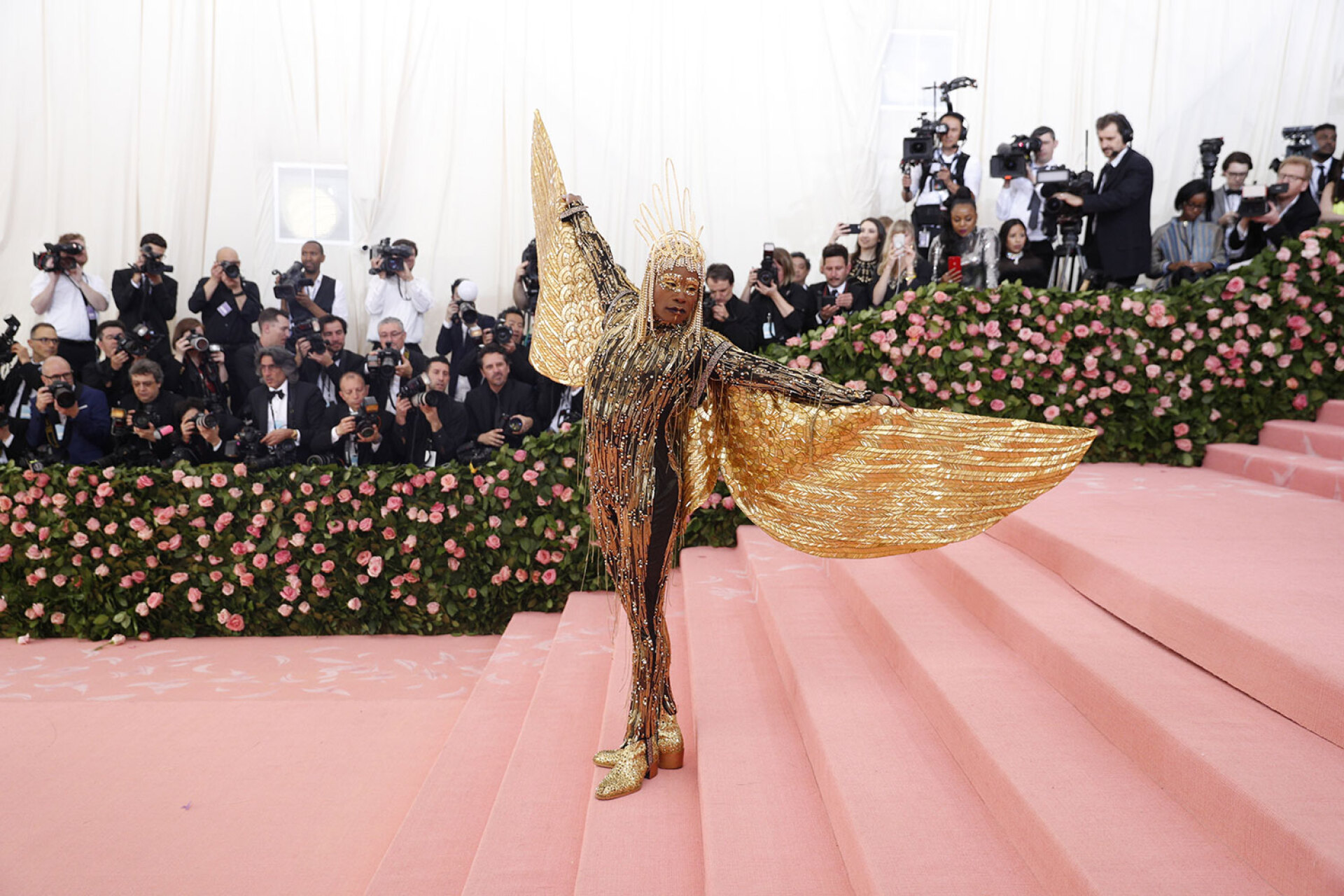 Ο Billy Porter στο κόκκινο χαλί του Met Gala το 2019.