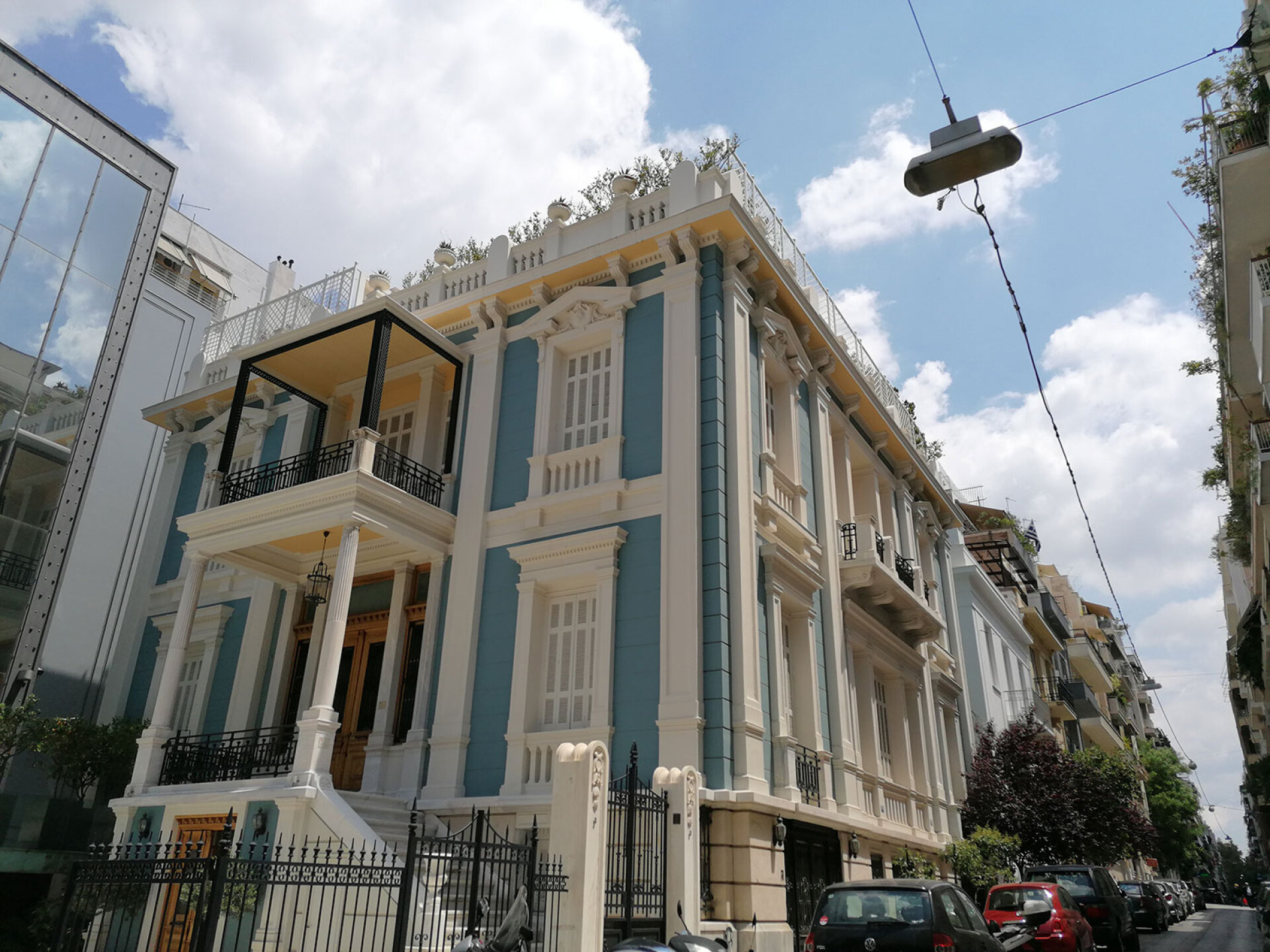 Αλωπεκής 3.  Οικία Αλέξανδρου Καραπάνου,   Κτίστηκε το 1925 σε σχέδια του Αλ.  Νικολούδη.