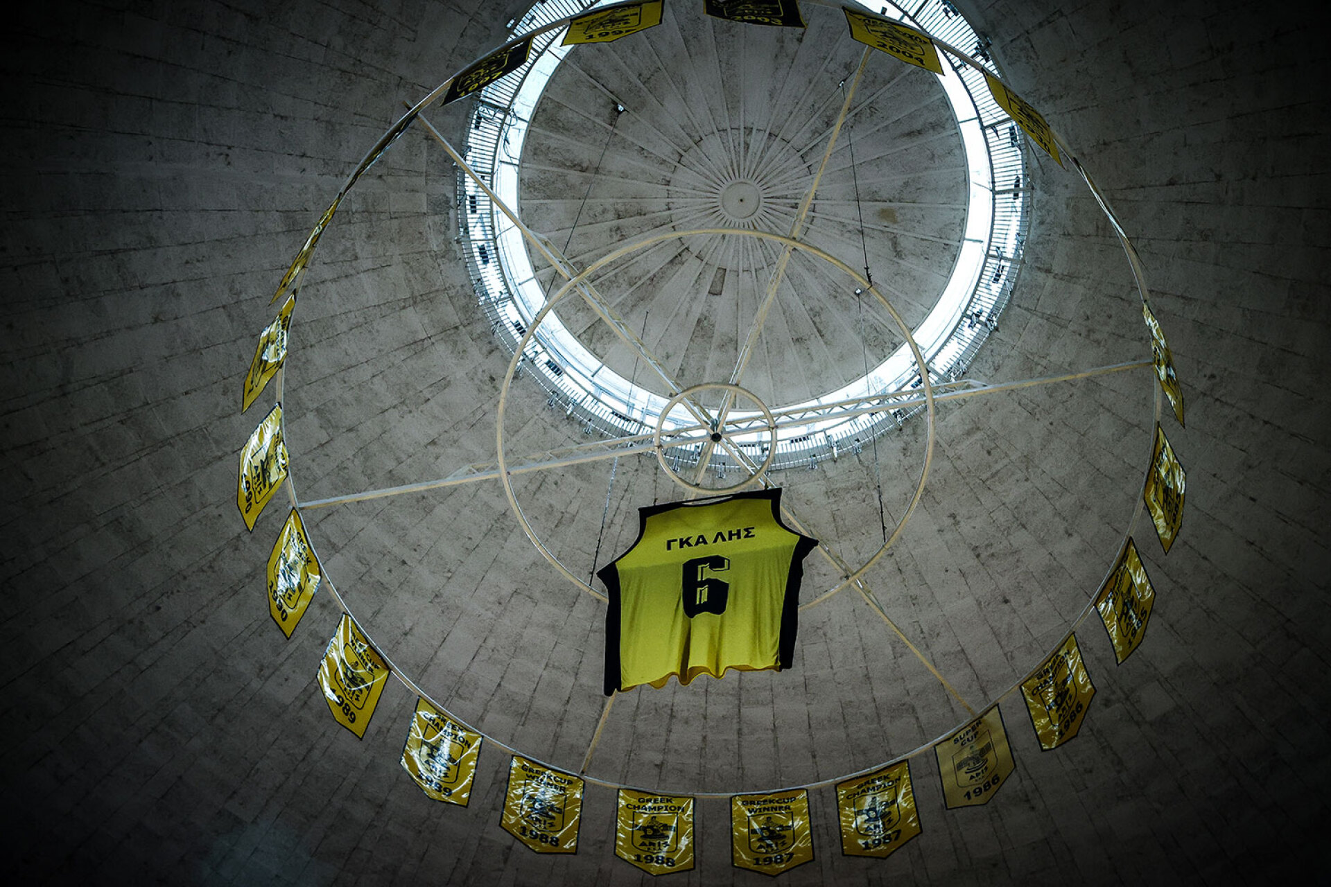 H τελετή απόσυρσης της φανέλας του Νίκου Γκάλη με το νούμερο 6.