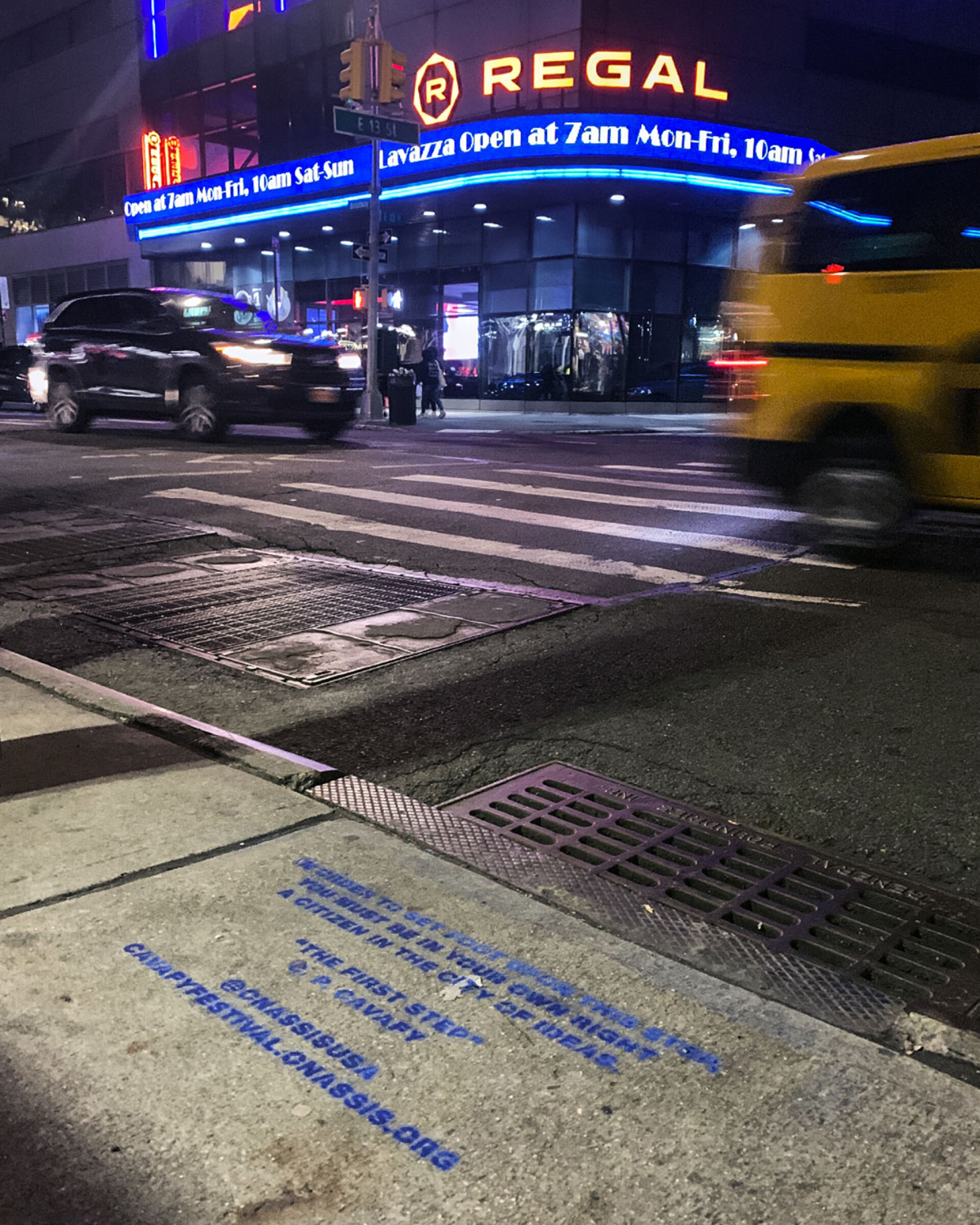Στένσιλ με ποιήματα του Κ. Π. Καβάφη στους δρόμους και τους τοίχους της Νέας Υόρκης