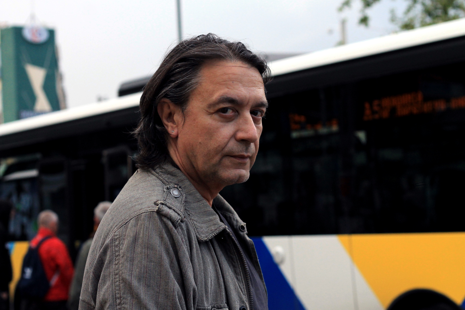 Γιάννης Κότσιρας - Συνέντευξη: Ο τραγουδιστής μιλάει για τη μουσική, τη ζωή, την πολιτική και την εποχή μας, πριν τη συναυλία του στο Βεάκειο Θέατρο Πειραιά, την Τρίτη 13 Ιουνίου.