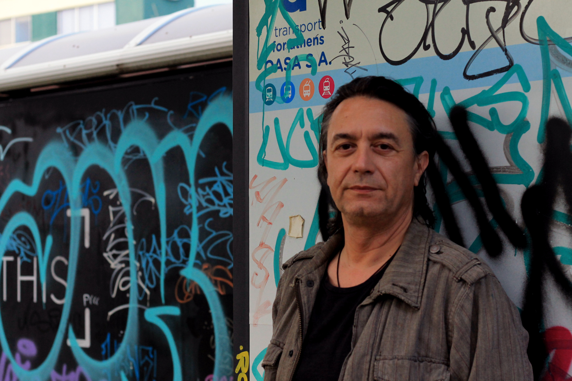 Γιάννης Κότσιρας - Συνέντευξη: Ο τραγουδιστής μιλάει για τη μουσική, τη ζωή, την πολιτική και την εποχή μας, πριν τη συναυλία του στο Βεάκειο Θέατρο Πειραιά, την Τρίτη 13 Ιουνίου.