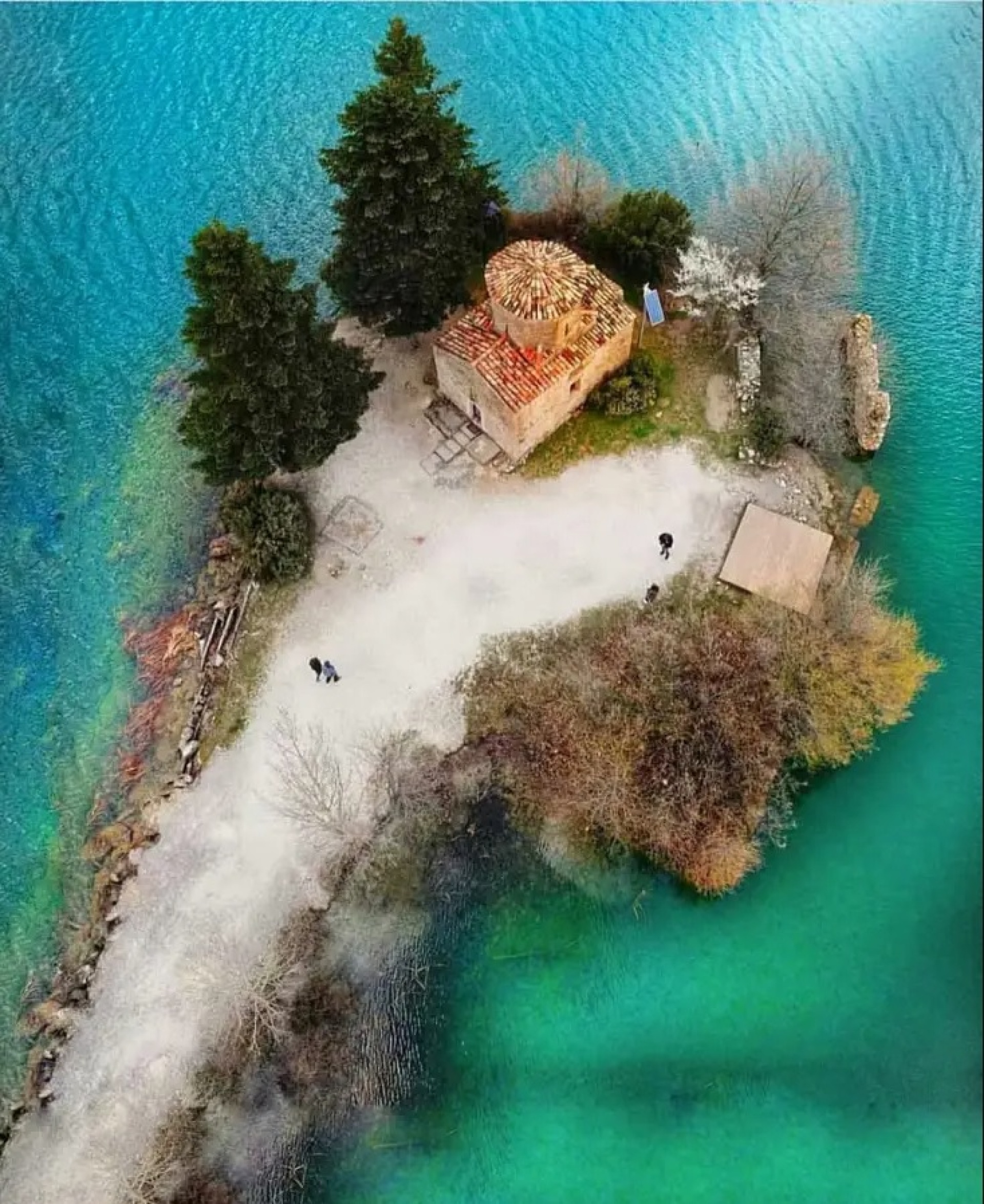 Άγιος Φανούριος, Λίμνη Φενεού ©instagram.com/giannistsou.1.jpg // ©instagram.com/pelopeloponnese_gr