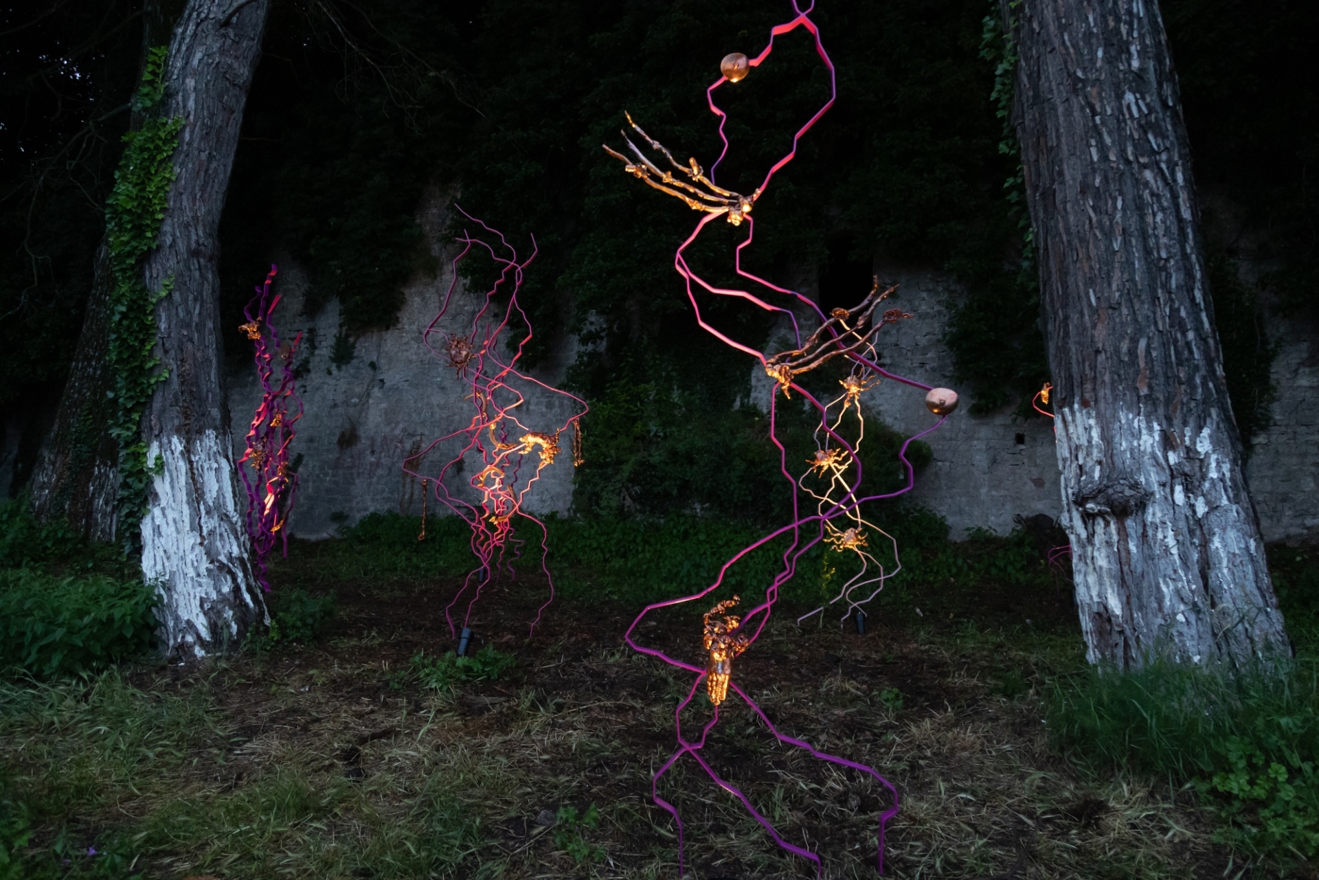 Η εγκατάσταση της Μαλβίνας Παναγιωτίδη, «A Darkness Gathers Though It Does Not Fall»