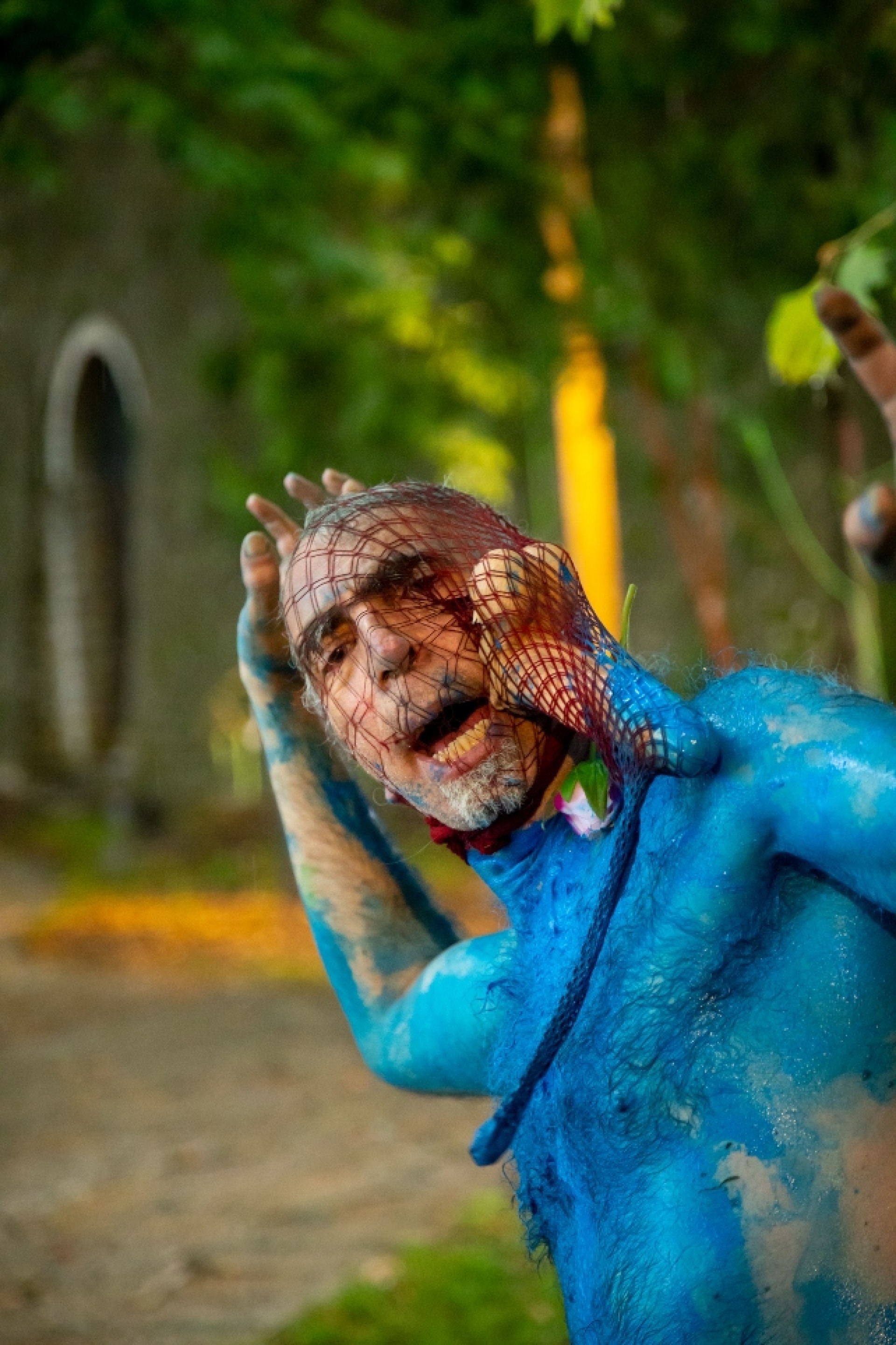 Στιγμιότυπο από τη συλλογική περφόρμανς στο έργο του Πάνου Σκλαβενίτη #thehead / Zete 