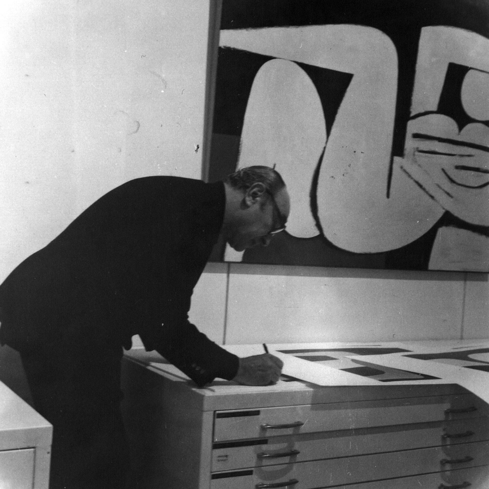 1987. Ο Γιάννης Μόραλης υπογράφει έργα του.