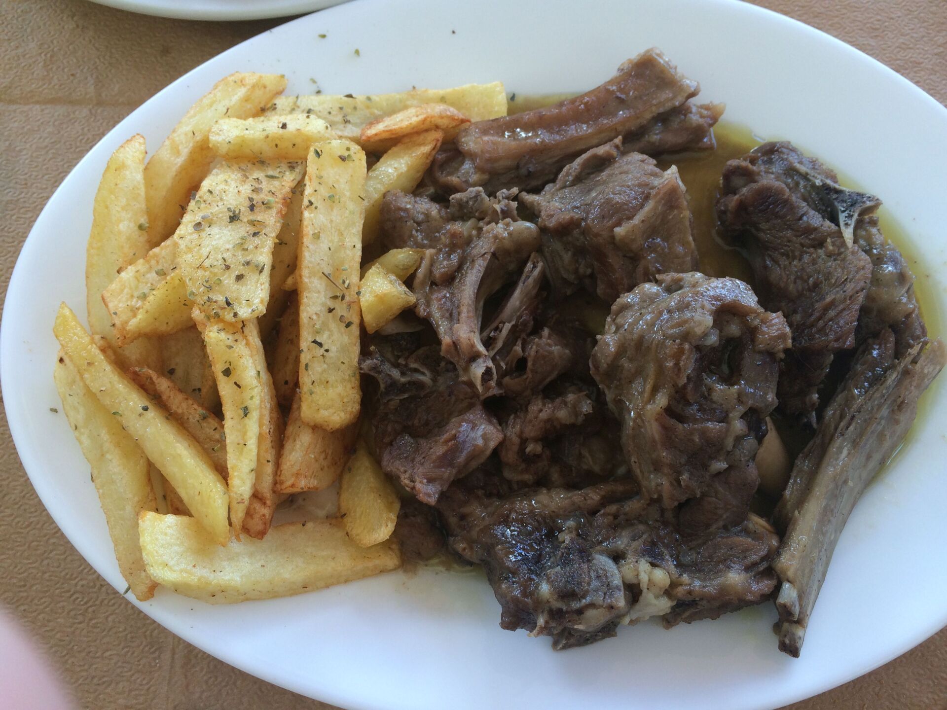 Κρέας τσιγιαριαστό με πατατούλες τηγανιτές