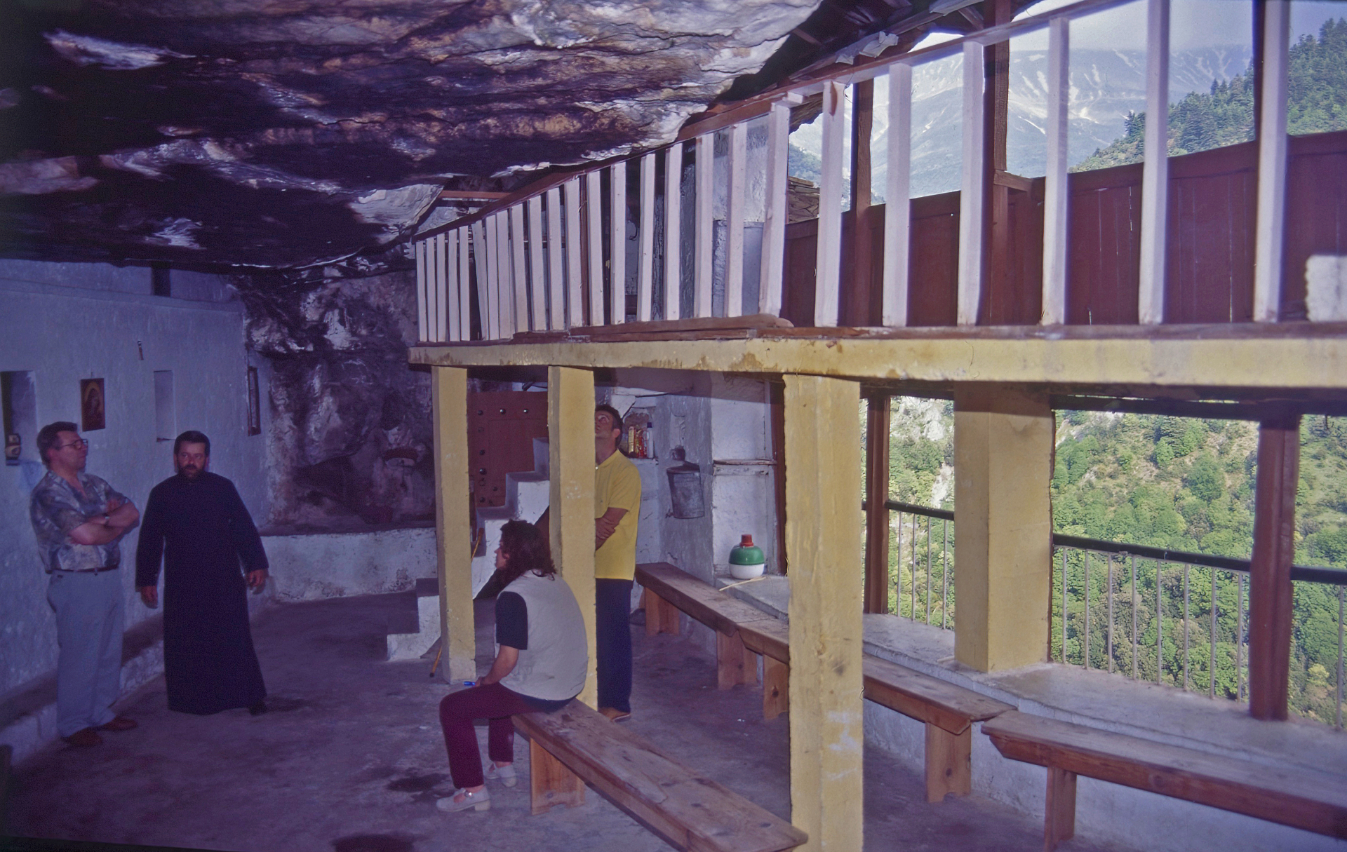 Ταξίδι στους Καλαρρύτες: Μια πρωτότυπη εικονική περιήγηση στην Κηπίνα και το ιστορικό μοναστήρι της περιοχής