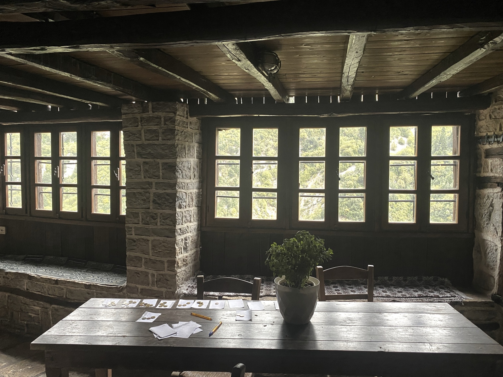 Ταξίδι στους Καλαρρύτες: Μια πρωτότυπη εικονική περιήγηση στην Κηπίνα και το ιστορικό μοναστήρι της περιοχής