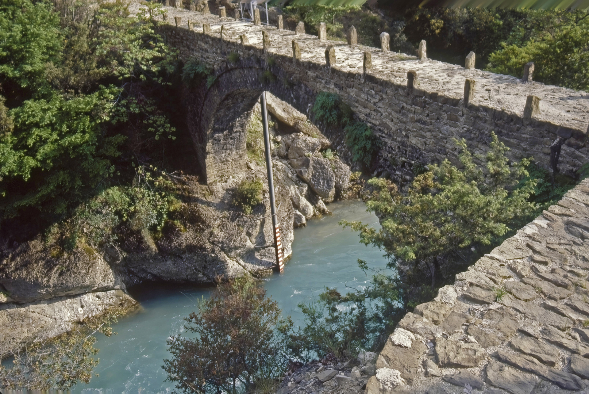 Ταξίδι στους Καλαρρύτες: Μια πρωτότυπη εικονική περιήγηση στην Κηπίνα και το ιστορικό μοναστήρι της περιοχής