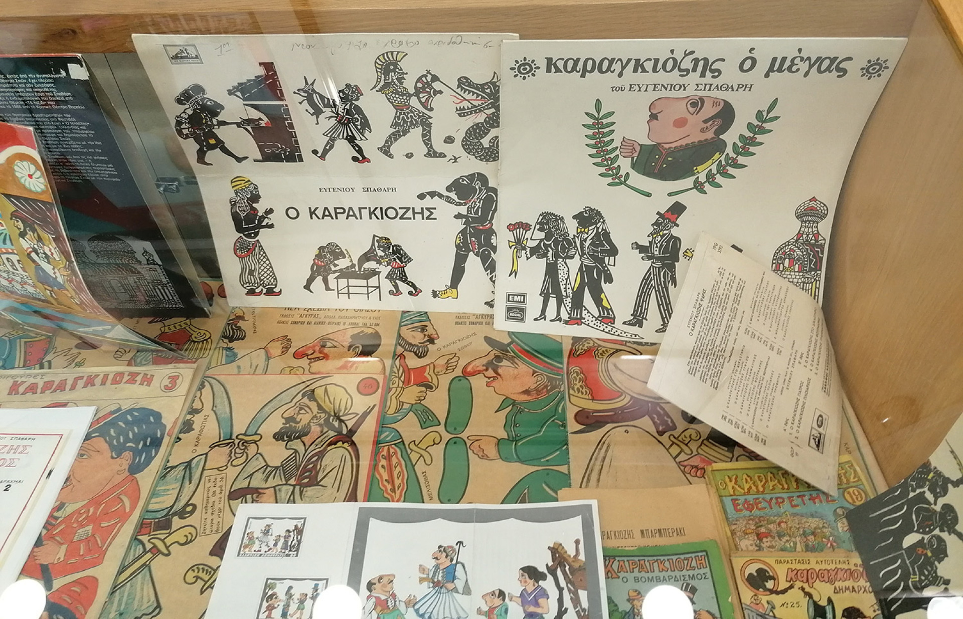 Εξώφυλλα από δίσκους και εκδόσεις