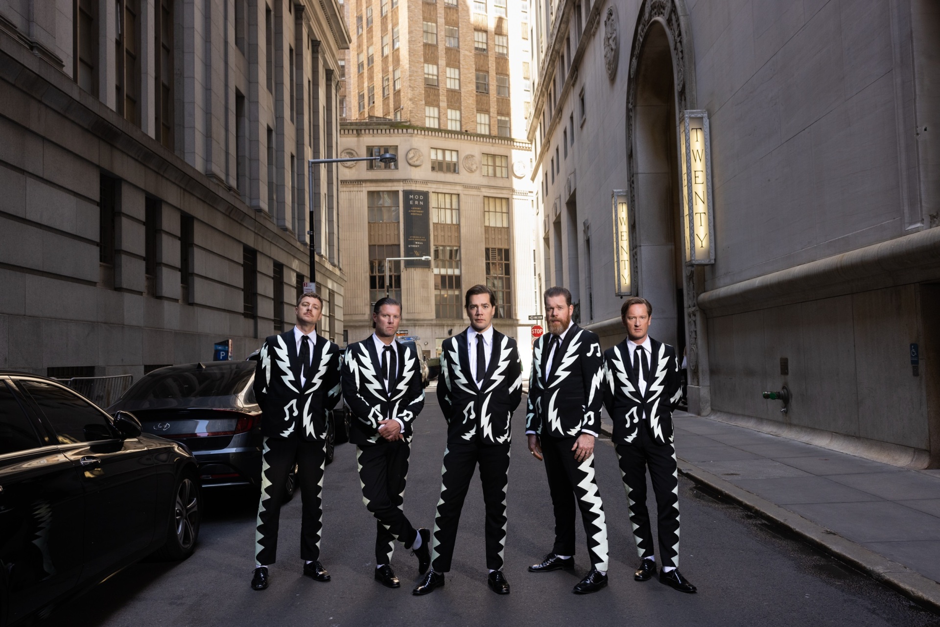 The Hives – Συνέντευξη: Howlin' Pelle Almqvist και Nicholaus Arson μιλούν για το νέο τους άλμπουμ μετά από 11 χρόνια, «The Death of Randy Fitzsimmons»