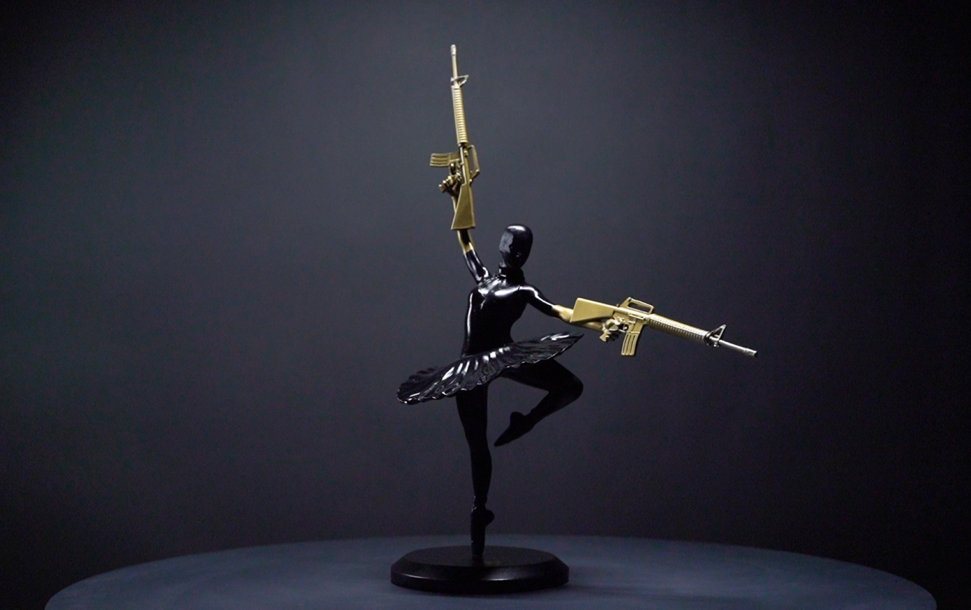 Infinite Drama Athens: Η πρώτη ατομική έκθεση του Maxim στην Ελλάδα