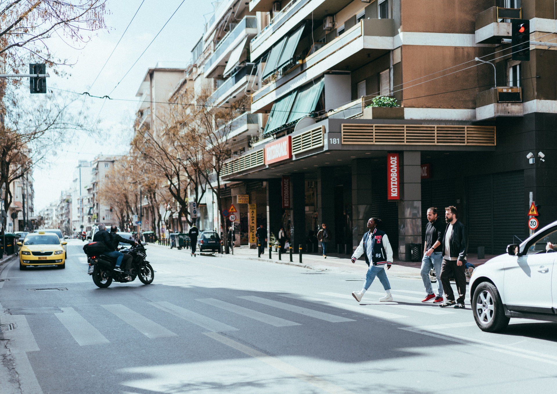 Hume Assine - Athens Blues: Ο Βαγγέλης Ορφανίδης, η Άννα Πασπάτη και ο Αλέξης Αντωνόπουλος μιλούν στην Athens Voice για το ολοκαίνουργιο άλμπουμ τους