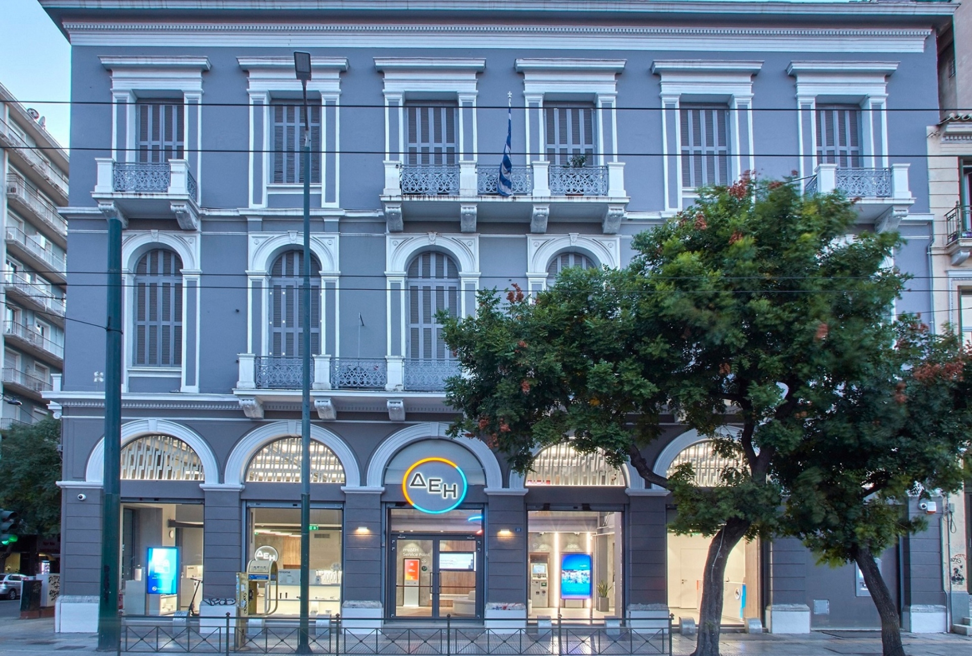 το εξωτερικό του καταστήματος της ΔΕΗ στην οδό Στουρνάρη