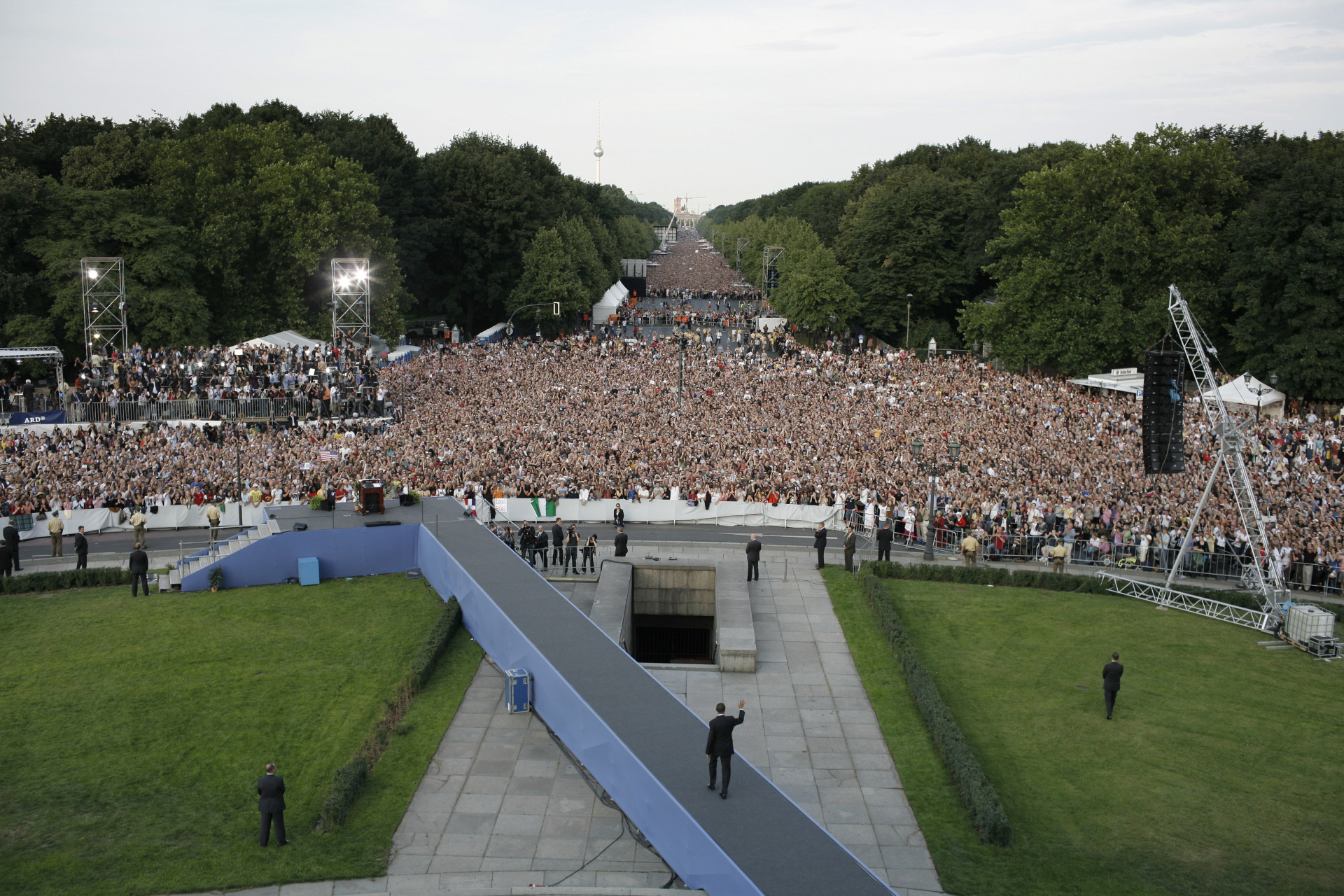Guardian: Αφιέρωμα του βρετανικού Μέσου στα τελευταία 50 χρόνια ευρωπαϊκής ιστορίας - Ένα φωτογραφικό flashback στις στιγμές που συντάραξαν την ήπειρο. 