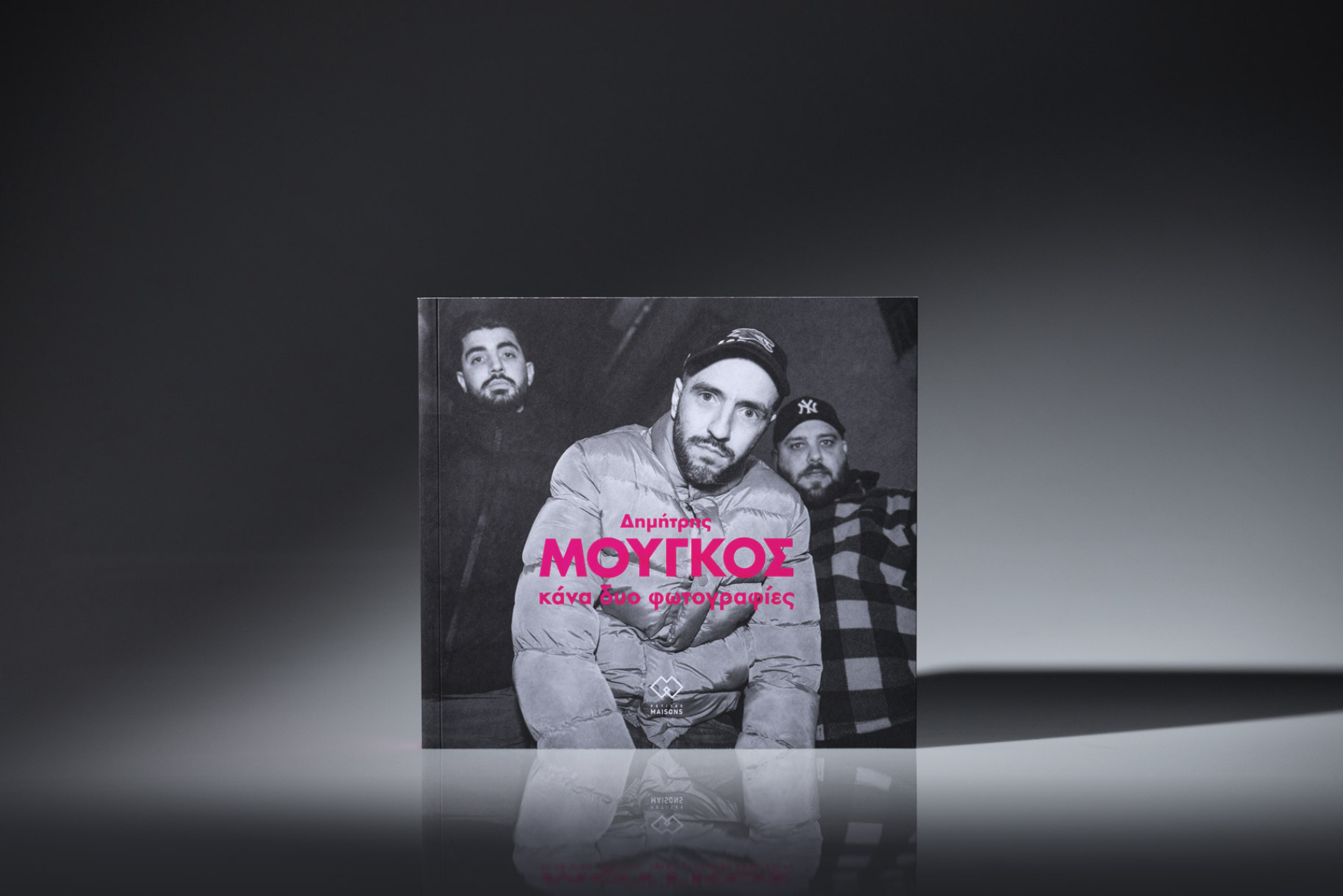 Δημήτρης Μουγκός: Η έκθεση «Κάνα δυο φωτογραφίες» διαδέχεται το λεύκωμα για τον ΛΕΞ κι εγκαινιάζεται την Παρασκευή 13 Οκτωβρίου στην γκαλερί The Eye Altering στη Θεσσαλονίκη.