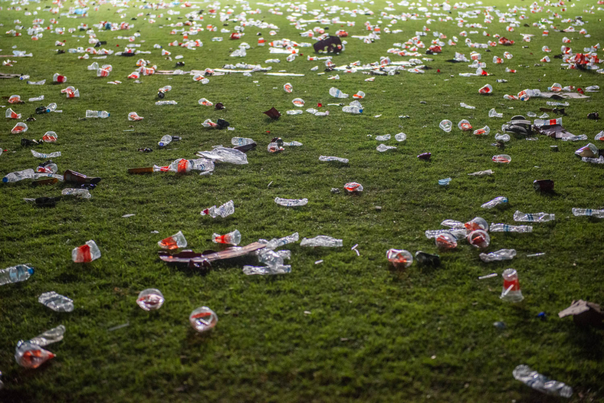 Δημήτρης Μουγκός: Η έκθεση «Κάνα δυο φωτογραφίες» διαδέχεται το λεύκωμα για τον ΛΕΞ κι εγκαινιάζεται την Παρασκευή 13 Οκτωβρίου στην γκαλερί The Eye Altering στη Θεσσαλονίκη.