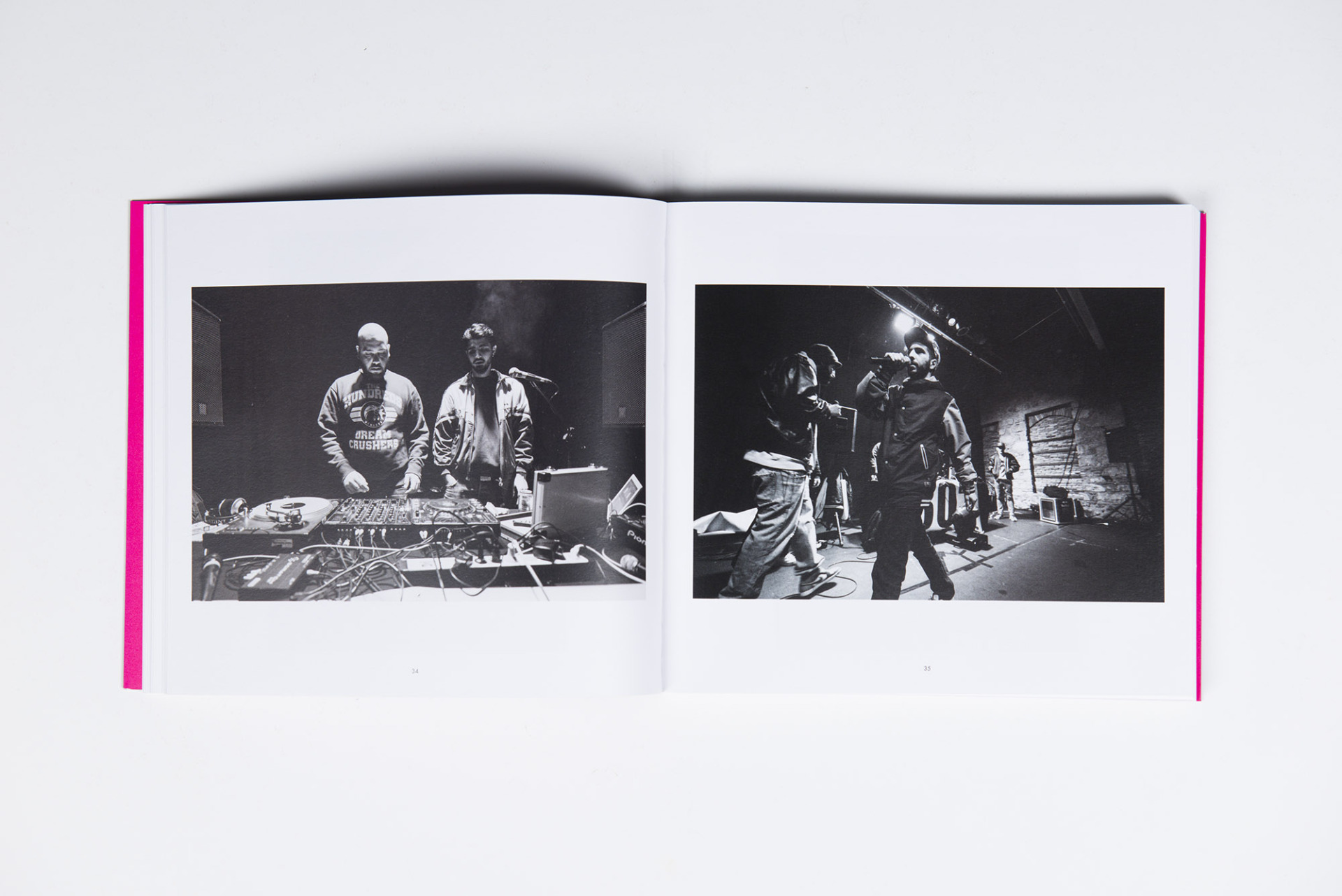 Δημήτρης Μουγκός: Η έκθεση «Κάνα δυο φωτογραφίες» διαδέχεται το λεύκωμα για τον ΛΕΞ κι εγκαινιάζεται την Παρασκευή 13 Οκτωβρίου στην γκαλερί The Eye Altering στη Θεσσαλονίκη.