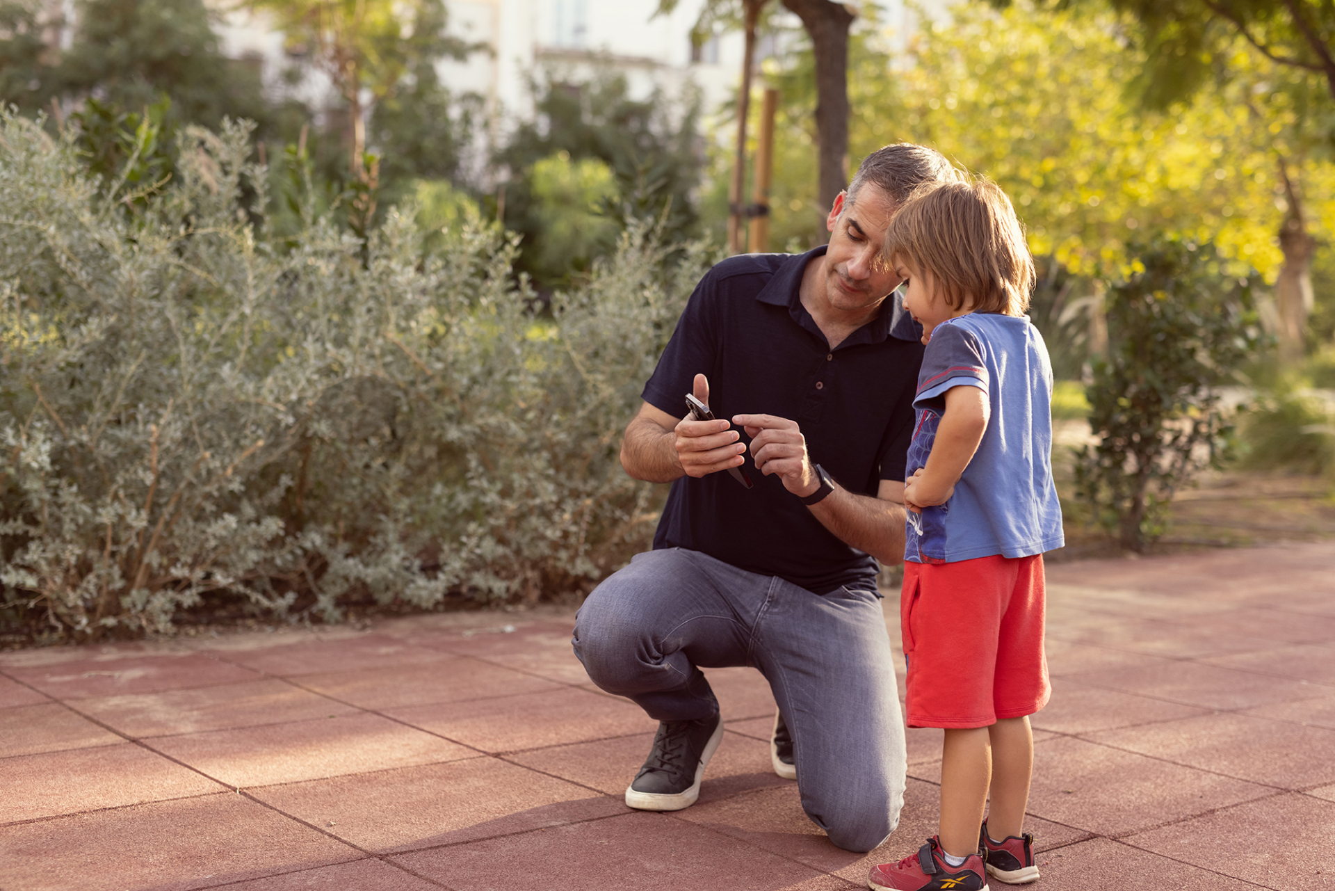 Ο Κώστας Μπακογιάννης στο πάρκο Έλενας Βενιζέλου