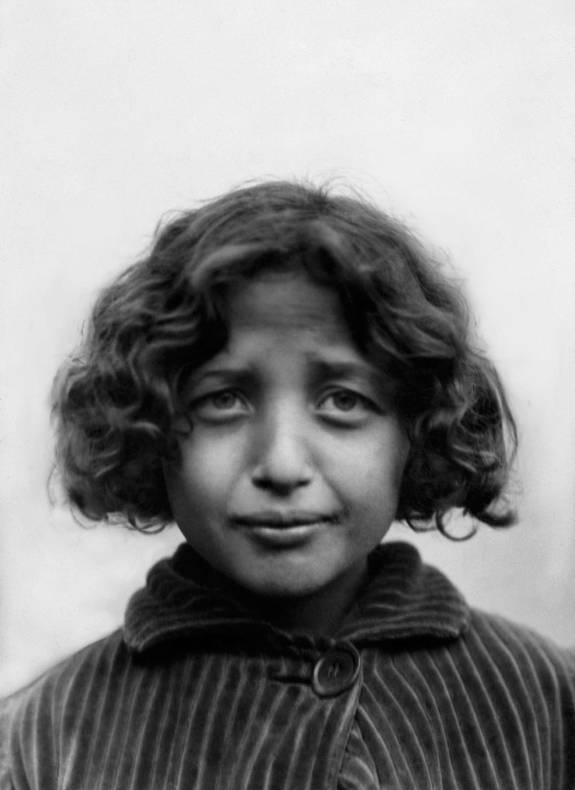 Προσφυγοπούλα από τη Μικρά Ασία, 1922 © S.R. Vinton. Eυγενική παραχώρηση: National Geographic.