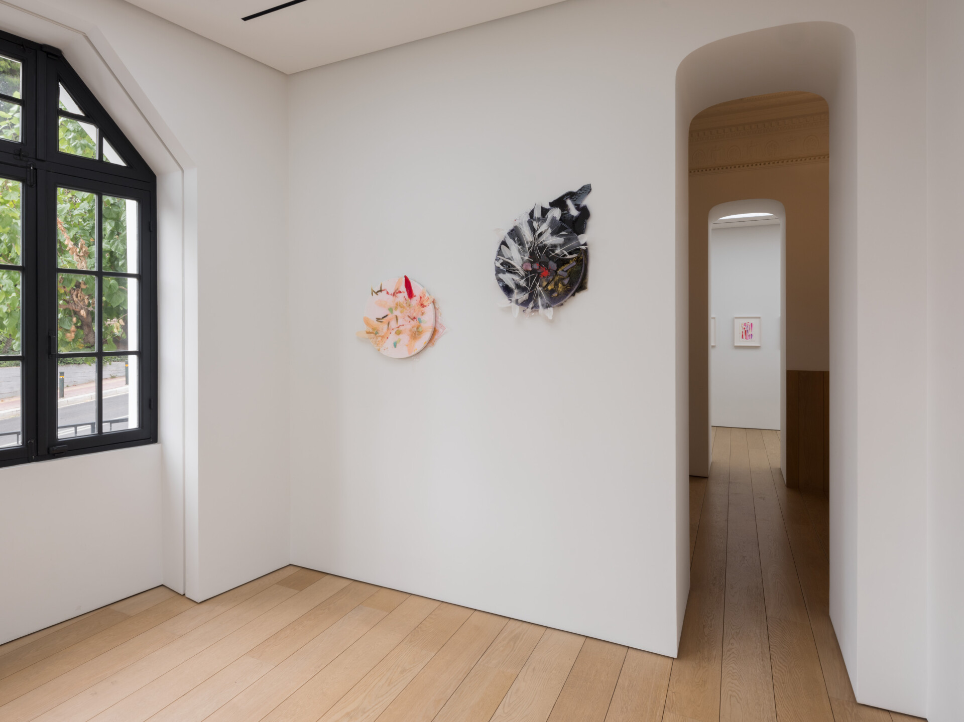 Helen Marden, "Agape/Αγάπη": άποψη της έκθεσης 