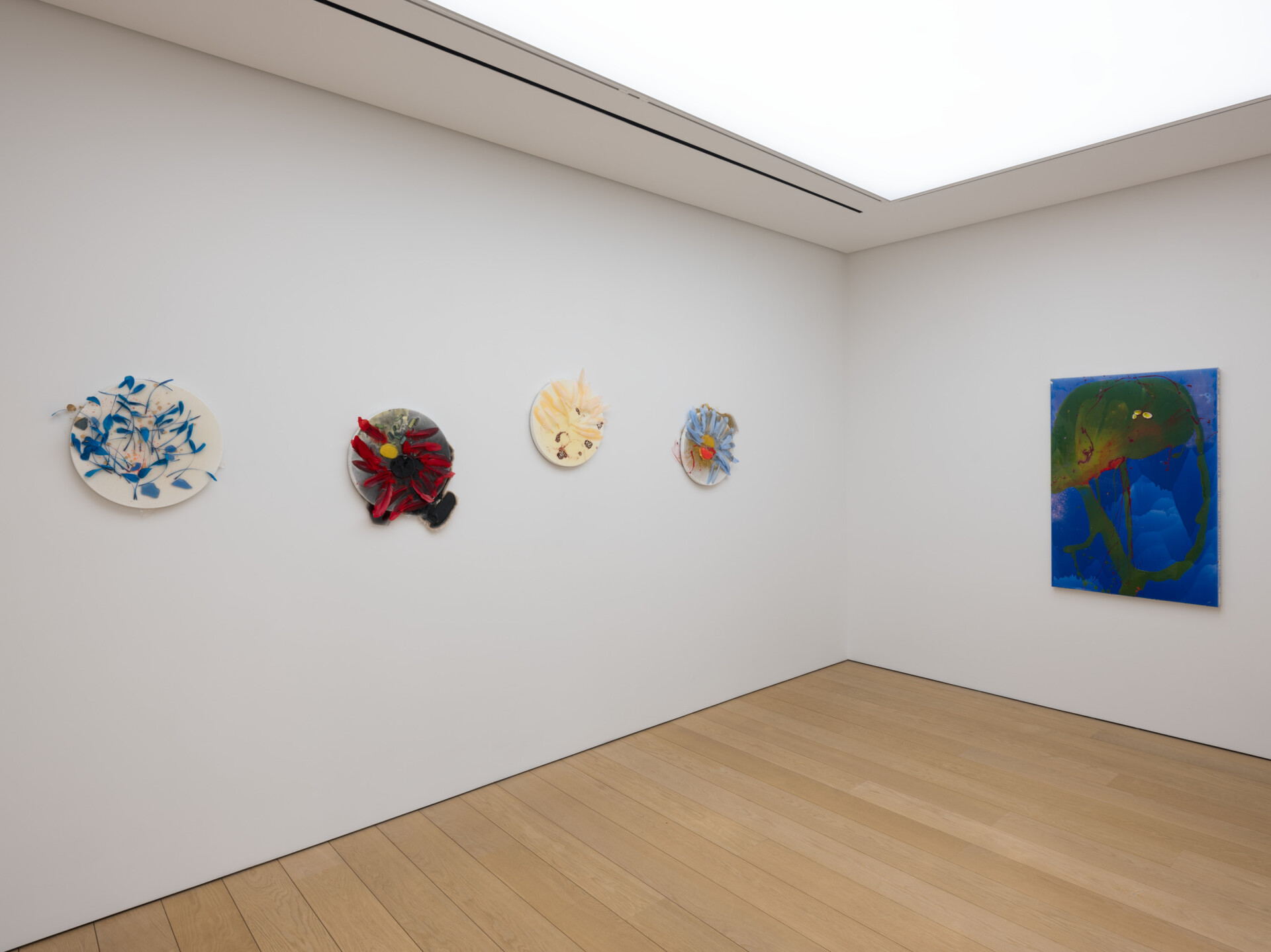 Helen Marden, "Agape/Αγάπη": άποψη της έκθεσης 