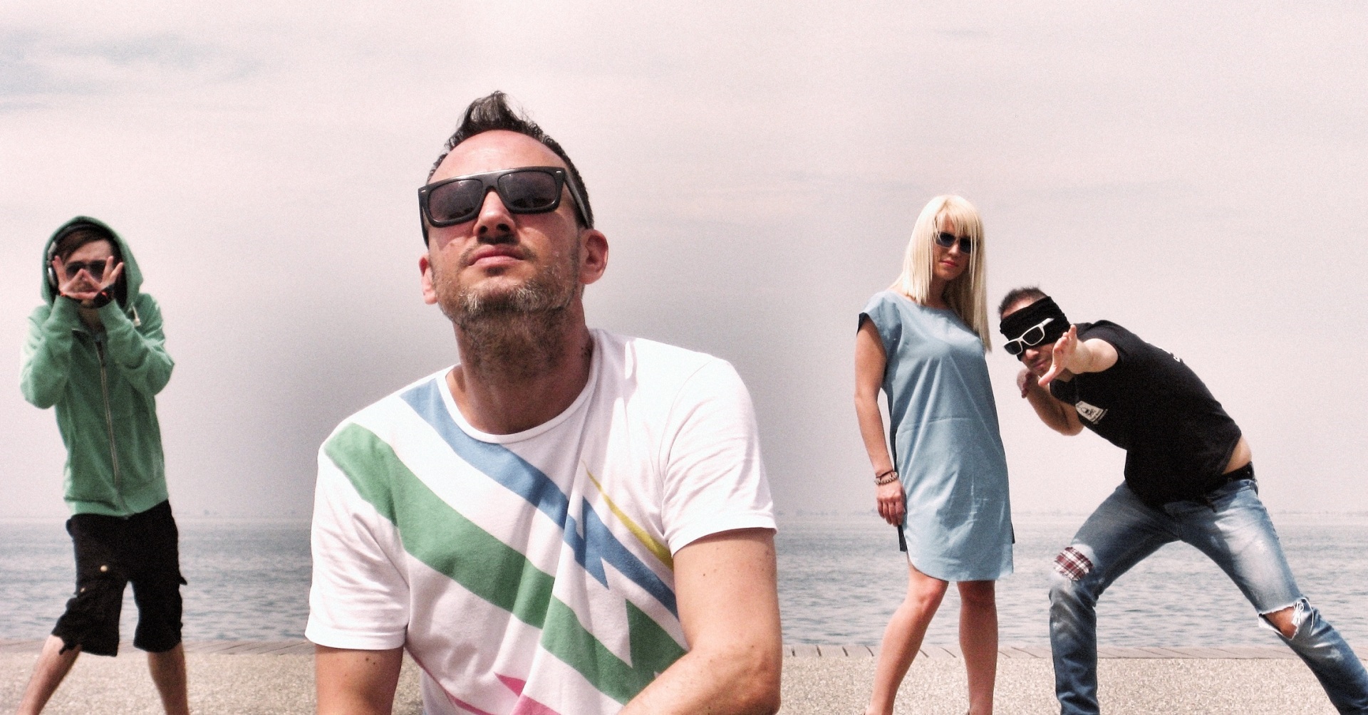 Mikro: Ο Νίκος Μπιτζένης μιλάει στην Athens Voice για την επιστροφή του σχήματος μετά από 8 χρόνια στα live και τη δισκογραφία, πριν την εμφάνισή τους στην Αθήνα, στις 4 Νοεμβρίου.