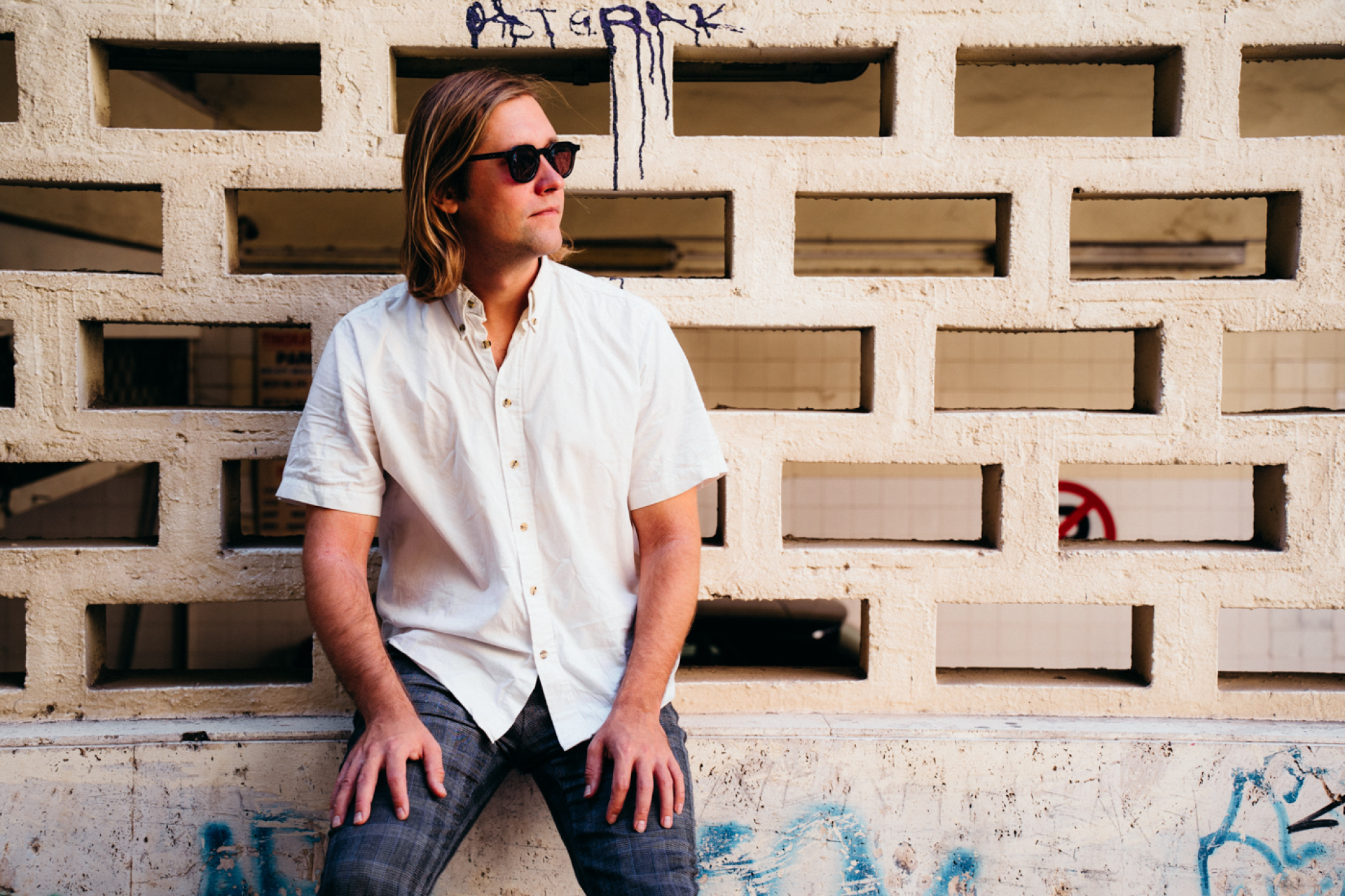 Ο τραγουδοποιός Jaakko Eino Kalevi μιλάει στην Athens Voice για τη μετακόμισή του από τη Φινλανδία στην Ελλάδα και το άλμπουμ «Chaos Magic» που εμπνεύστηκε από τη ζωή στην Αθήνα.